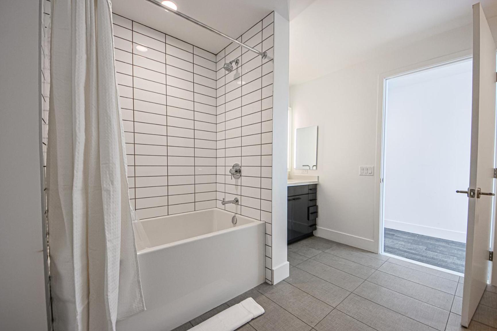 Elegant Urban Oasis 2br 2ba * Los Angeles