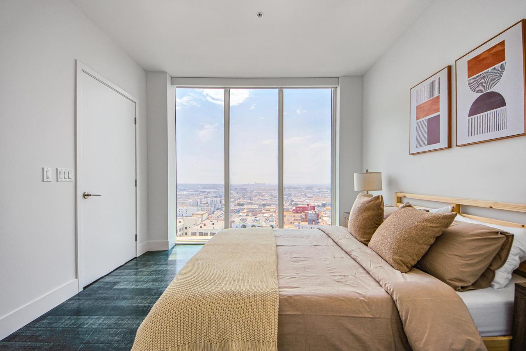 Elegant Urban Oasis 2br 2ba *
