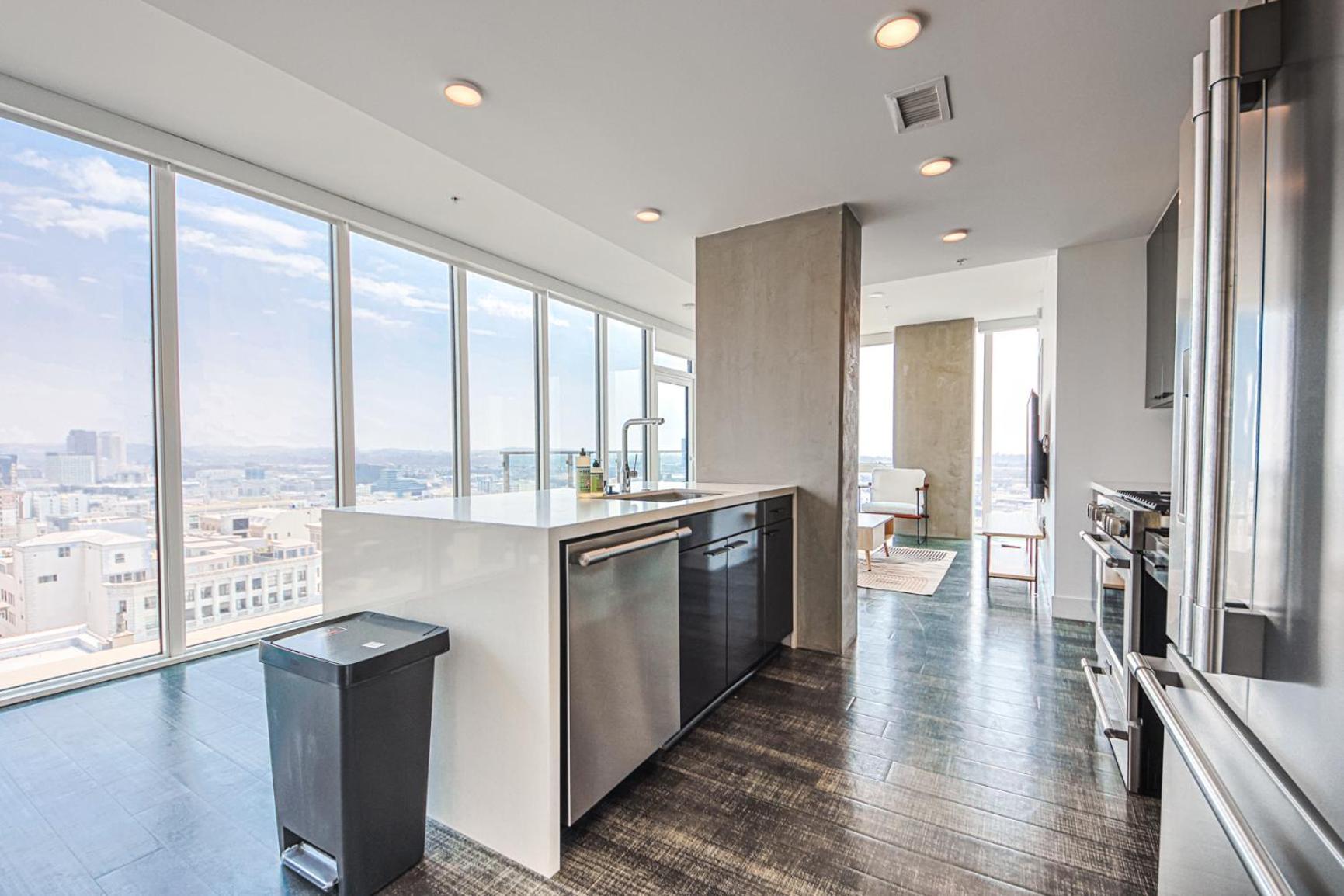 Elegant Urban Oasis 2br 2ba Apartment *