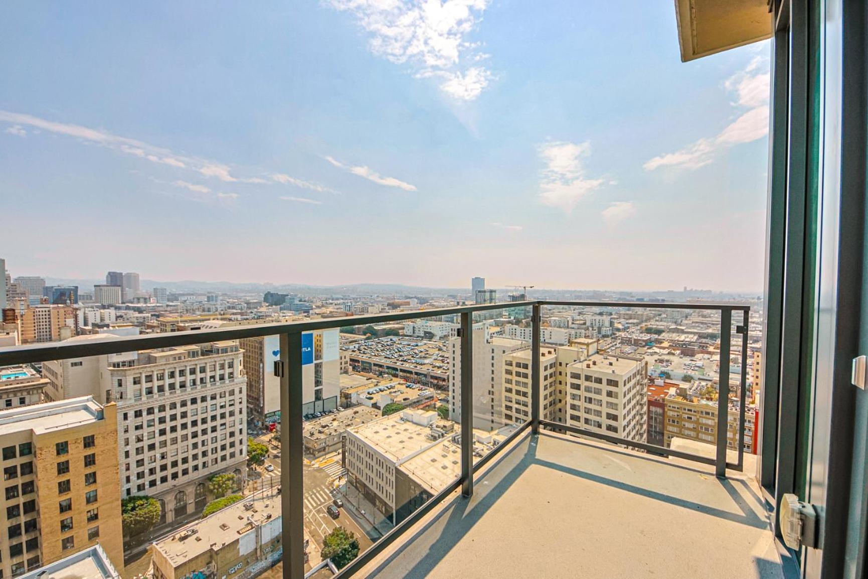 Elegant Urban Oasis 2br 2ba Apartment Los Angeles