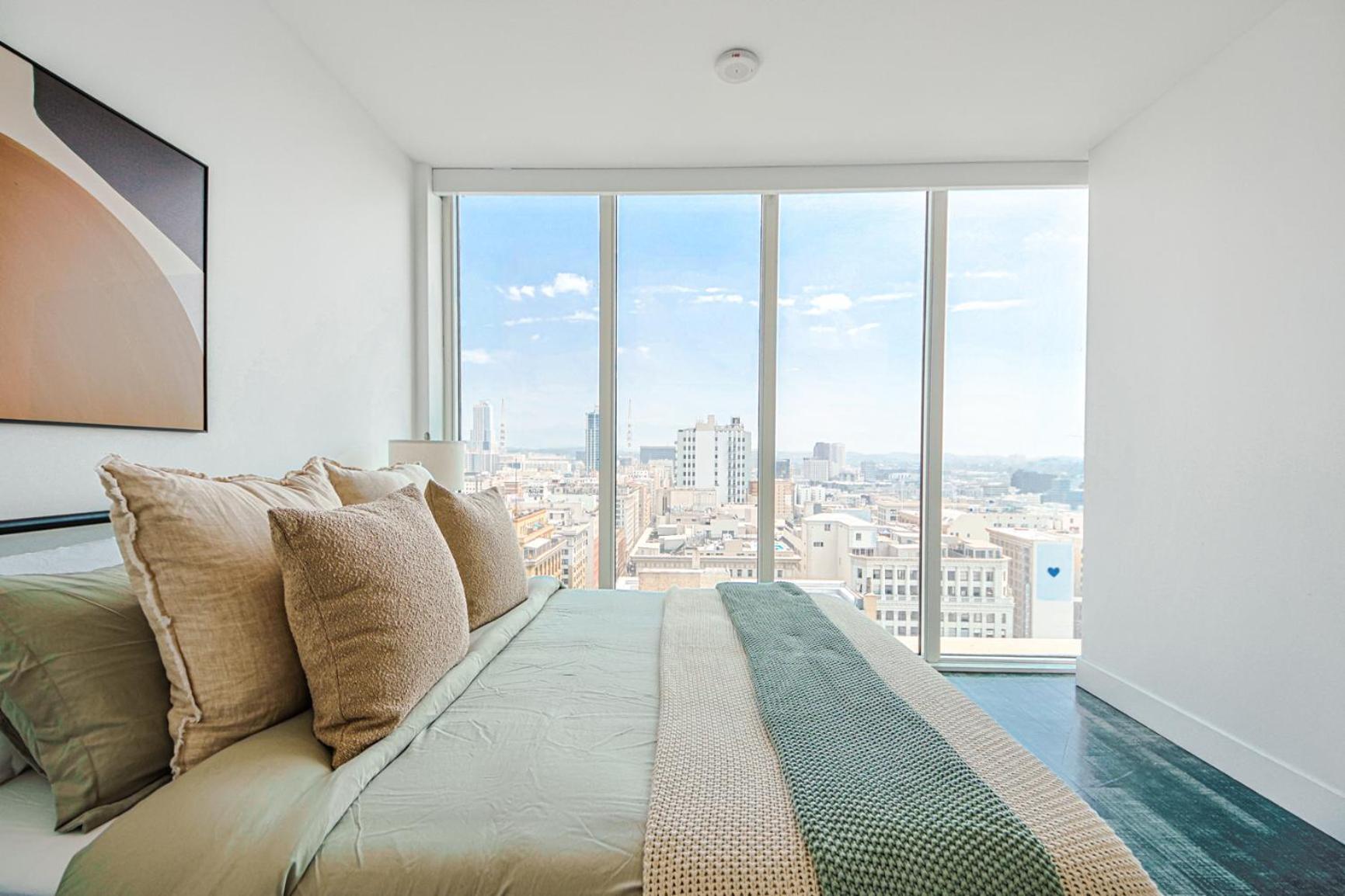 Elegant Urban Oasis 2br 2ba Apartment Los Angeles