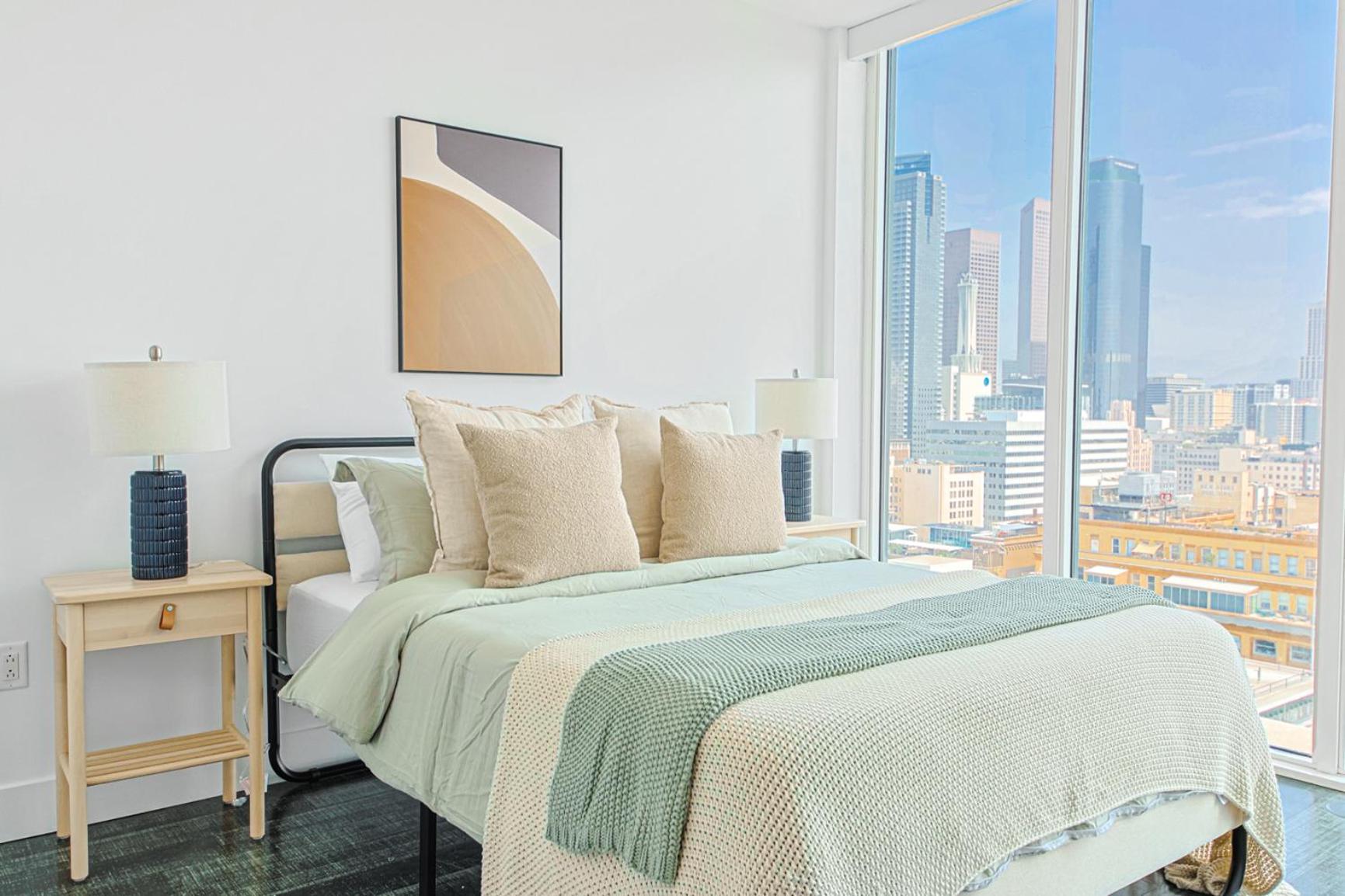 Elegant Urban Oasis 2br 2ba