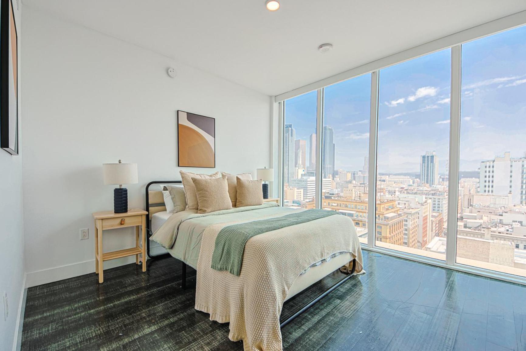 Elegant Urban Oasis 2br 2ba Apartment *