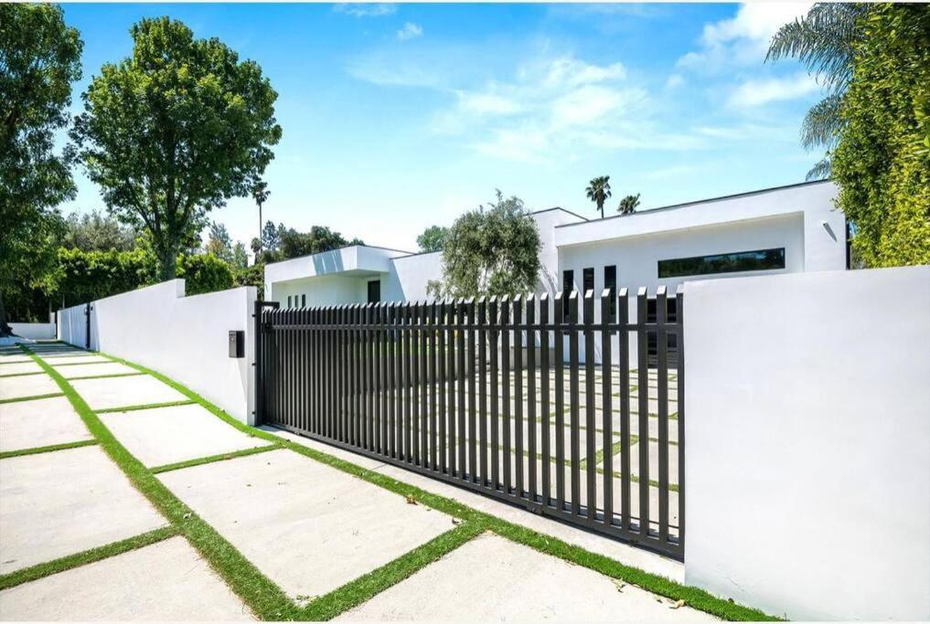 Woodland Hills Modern Dribble Den Holiday home Los Angeles