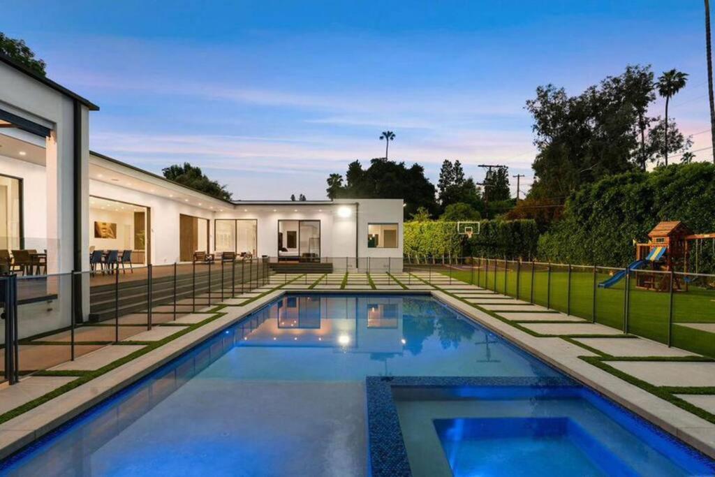 Holiday home Woodland Hills Modern Dribble Den *