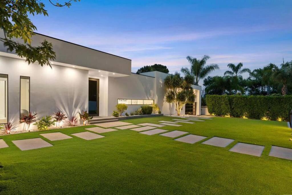 Woodland Hills Modern Dribble Den Los Angeles