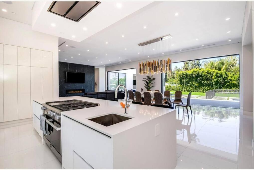 Woodland Hills Modern Dribble Den