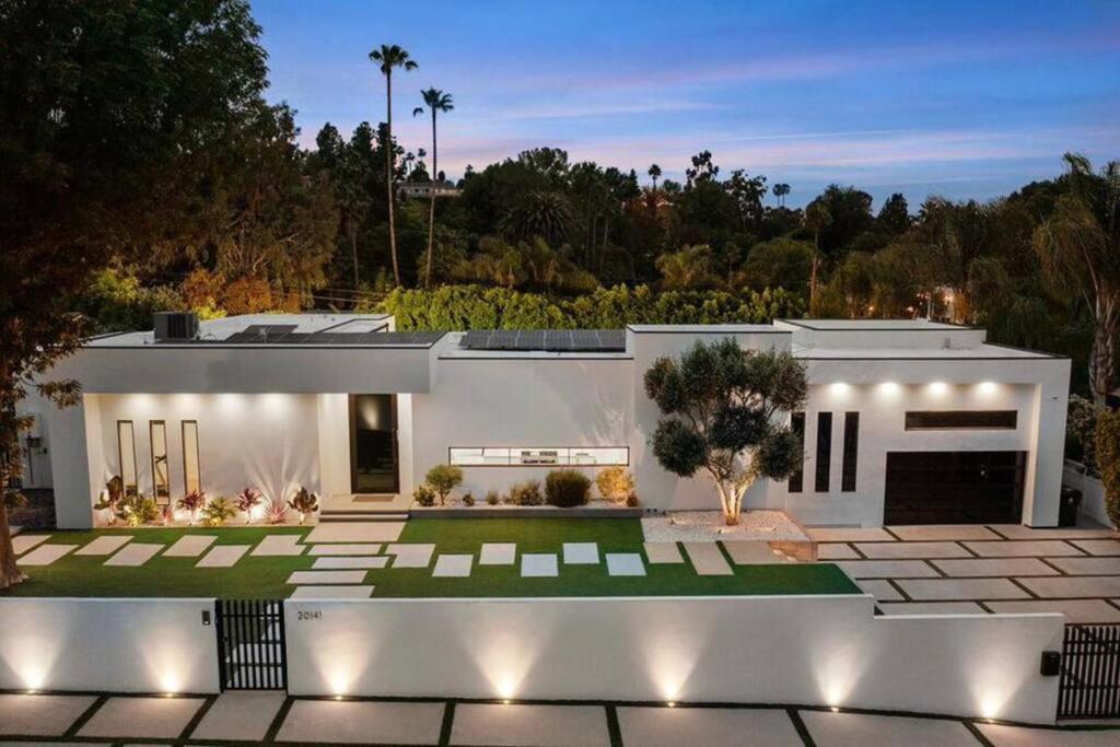 Woodland Hills Modern Dribble Den Los Angeles