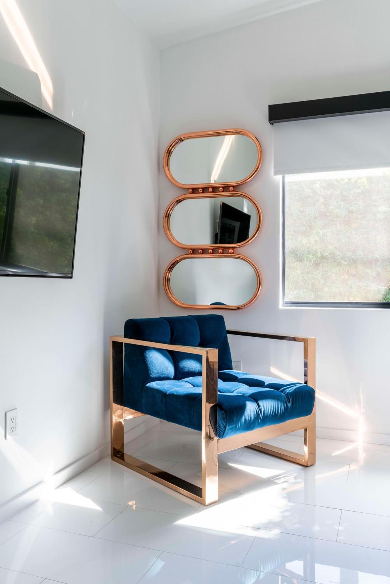 3m Hollywood Modern Oasis