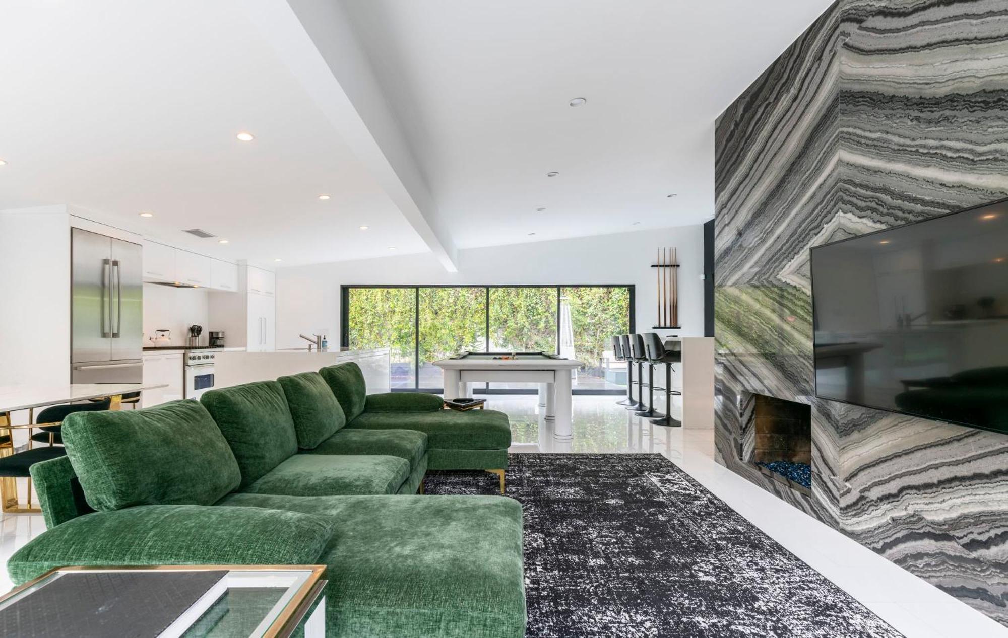 3m Hollywood Modern Oasis *