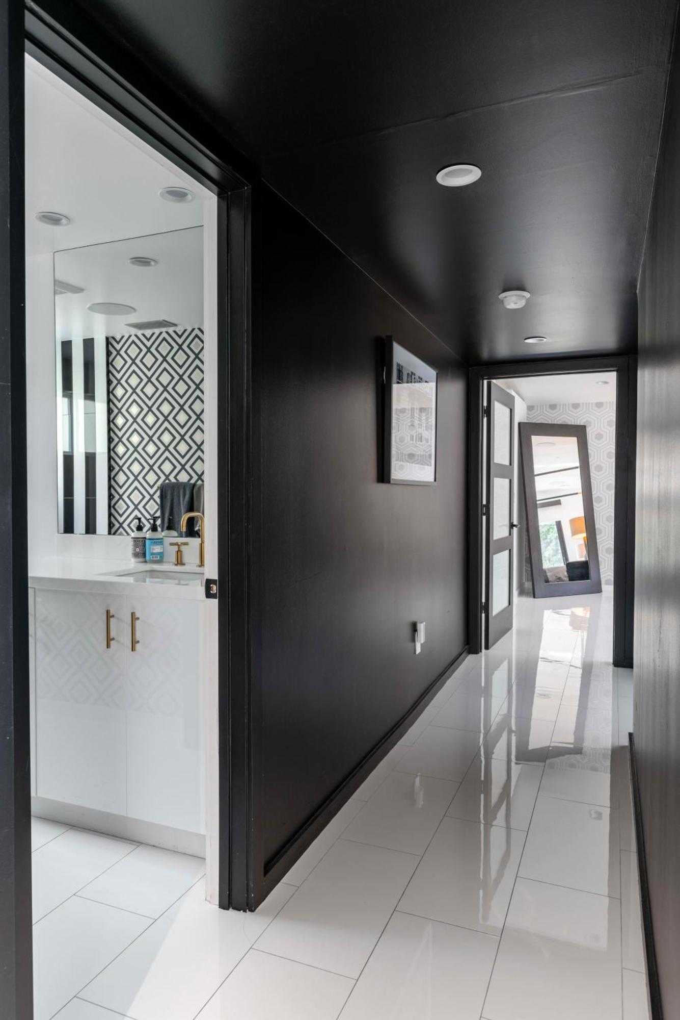 3m Hollywood Modern Oasis