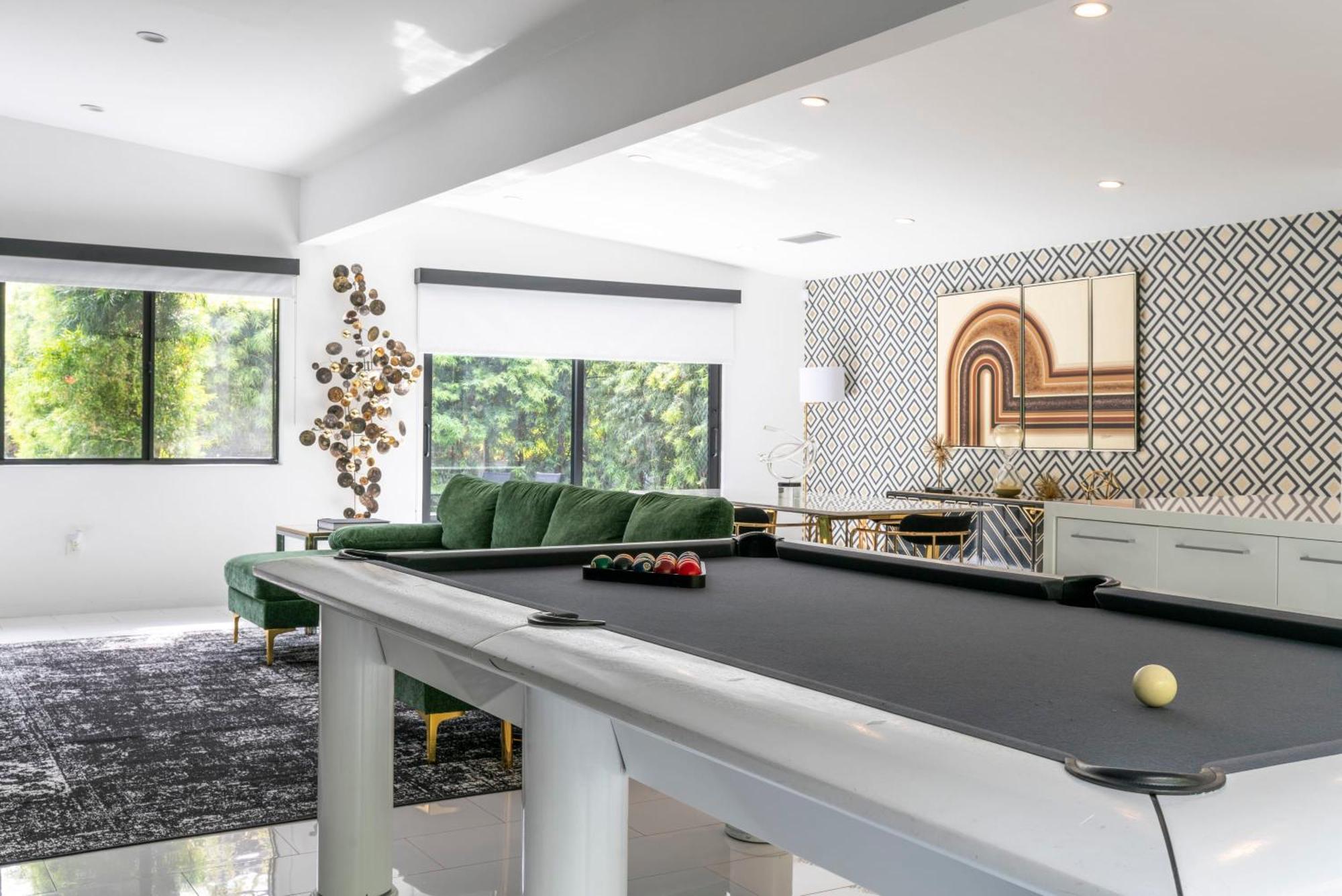 3m Hollywood Modern Oasis *