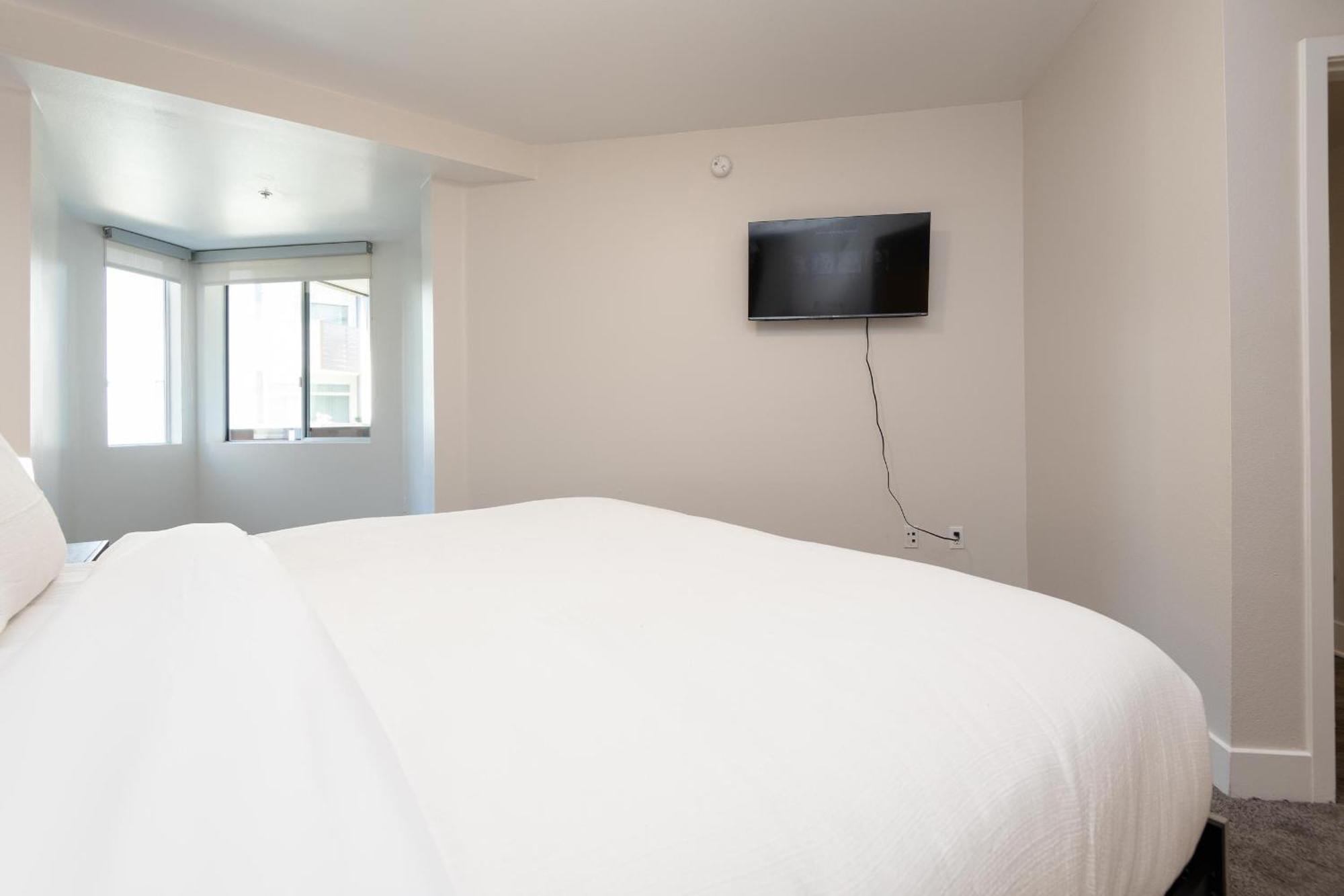 Two Bedroom By The Hollywood Walk Of Fame! * Los Angeles