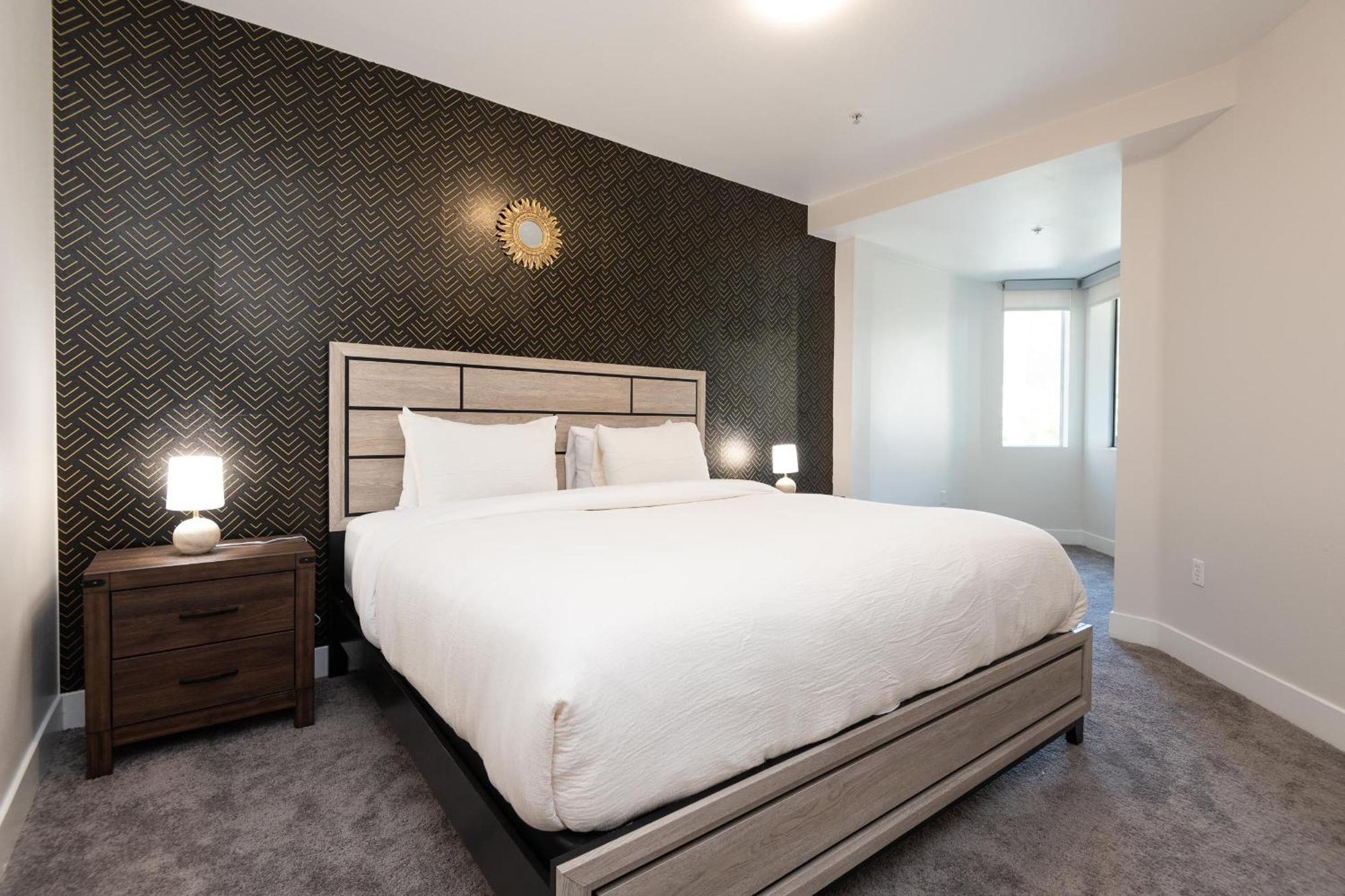Two Bedroom By The Hollywood Walk Of Fame! * Los Angeles