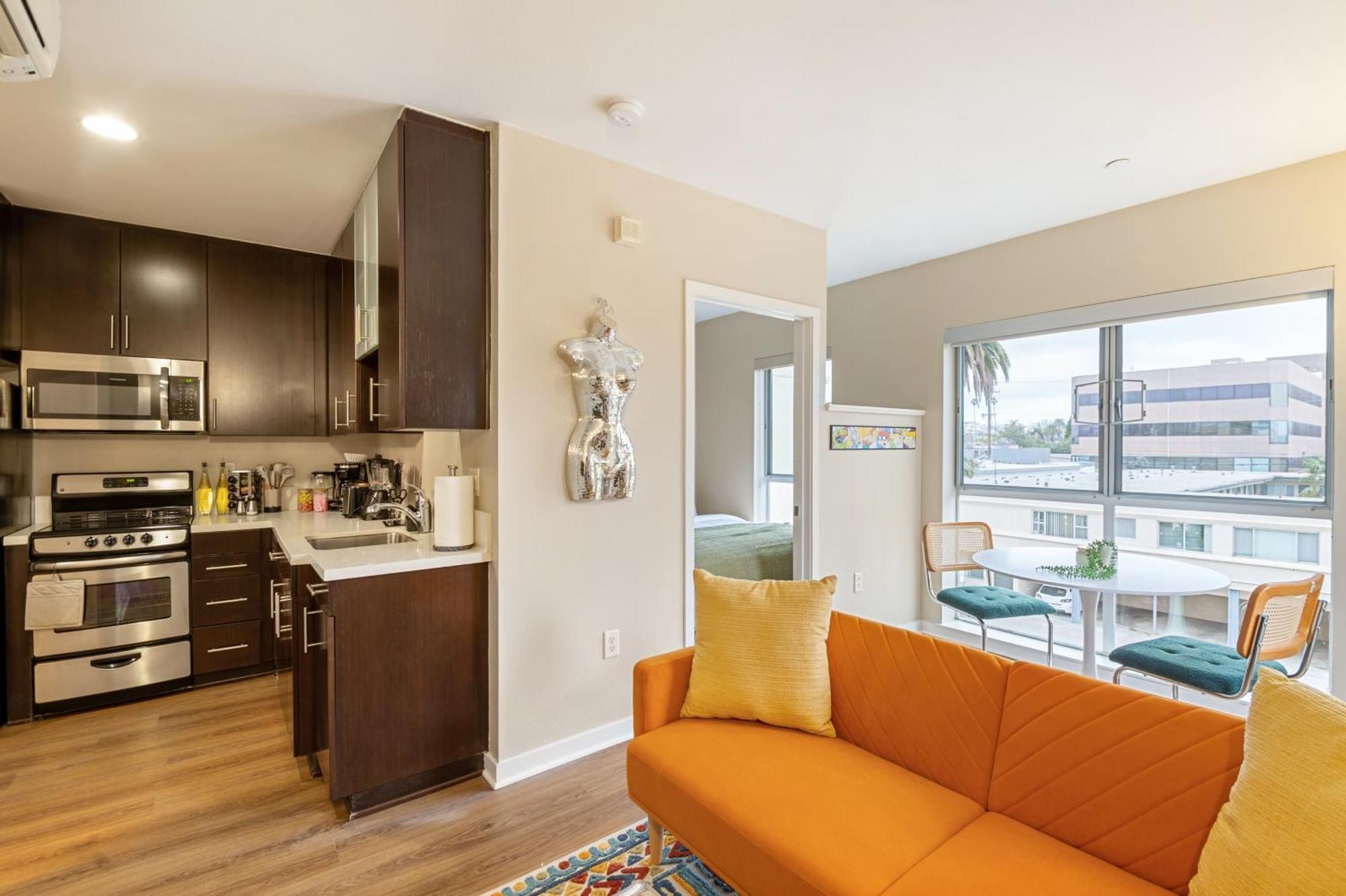 Apartment Artistic In Downtown Sm With Breathtaking Skyline View Los Angeles
