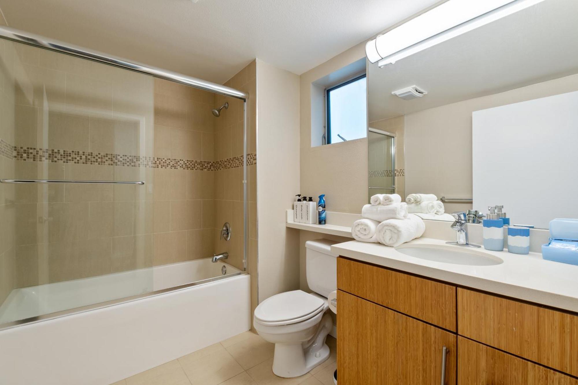 Apartment Artistic In Downtown Sm With Breathtaking Skyline View