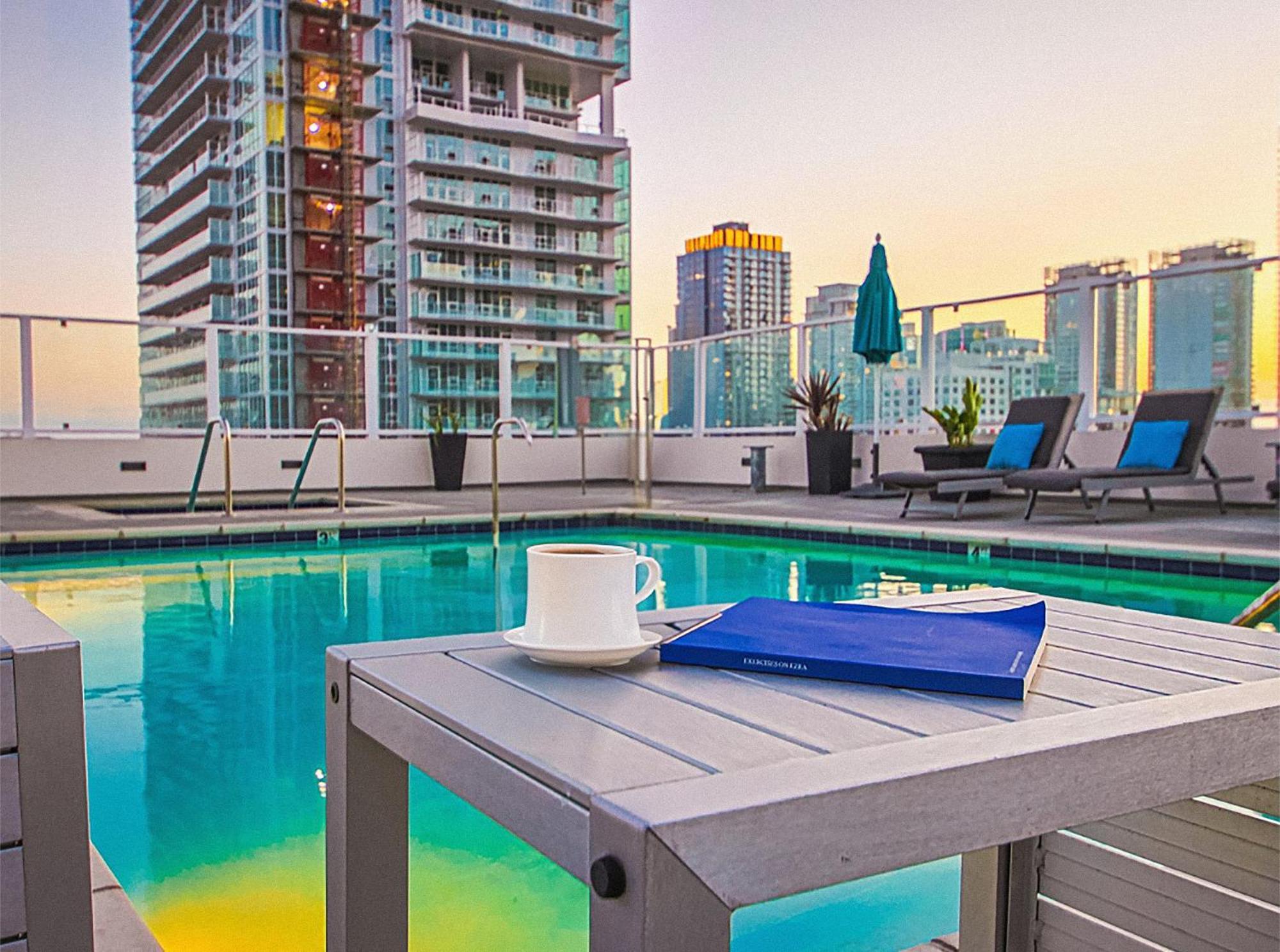 Stunning 1 Bdr 1 Bth, Pool, Jacuzzi *