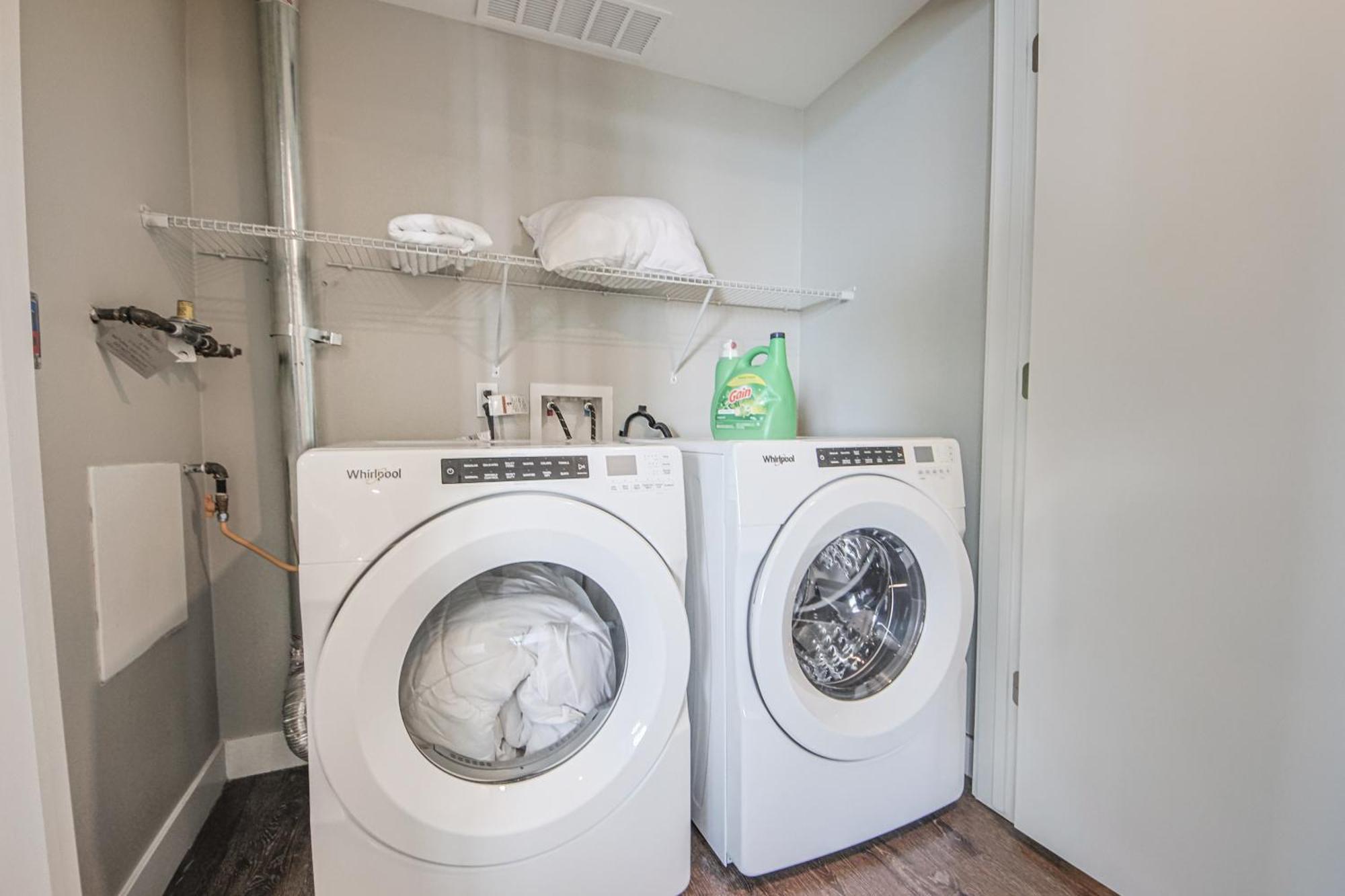 Spacious 3bd 3ba With Iconic Hollywood Sign Views From Balcony & Roofdeck! Apartamento