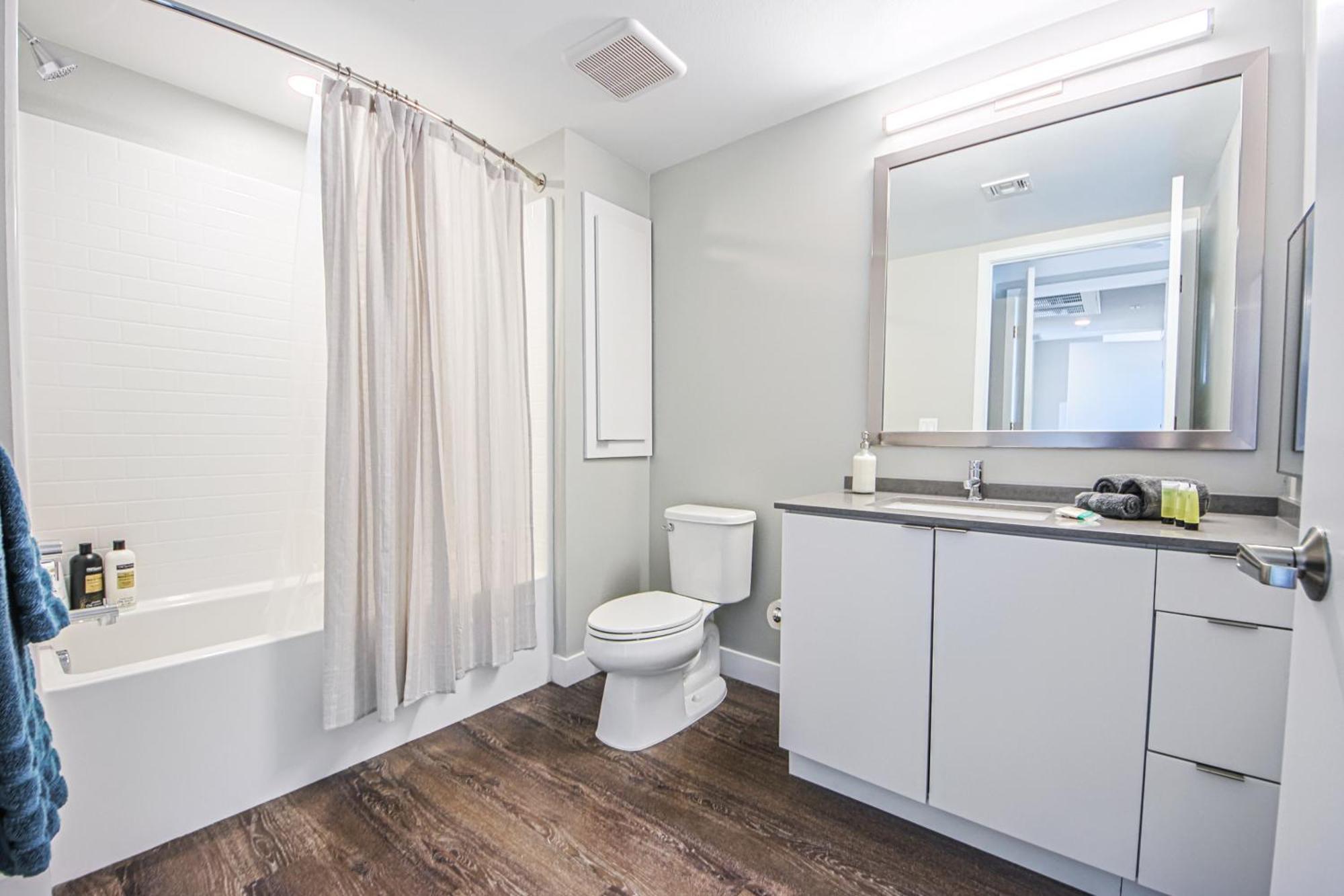 Spacious 3bd 3ba With Iconic Hollywood Sign Views From Balcony & Roofdeck! Apartamento *
