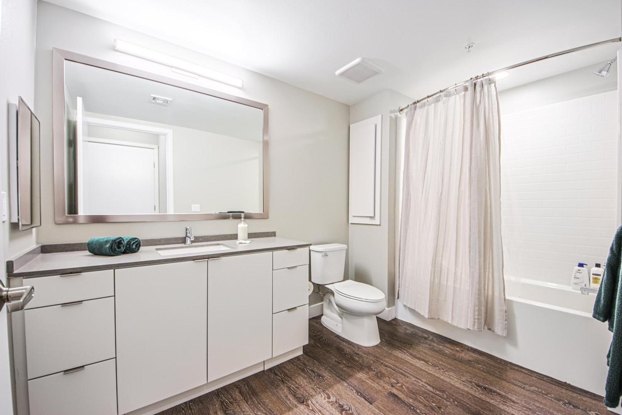 Spacious 3bd 3ba With Iconic Hollywood Sign Views From Balcony & Roofdeck! Apartamento