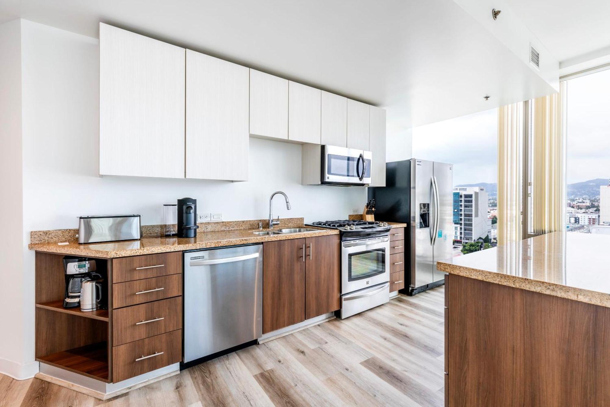 2br Luxury Highrise Retreat Vt Los Angeles