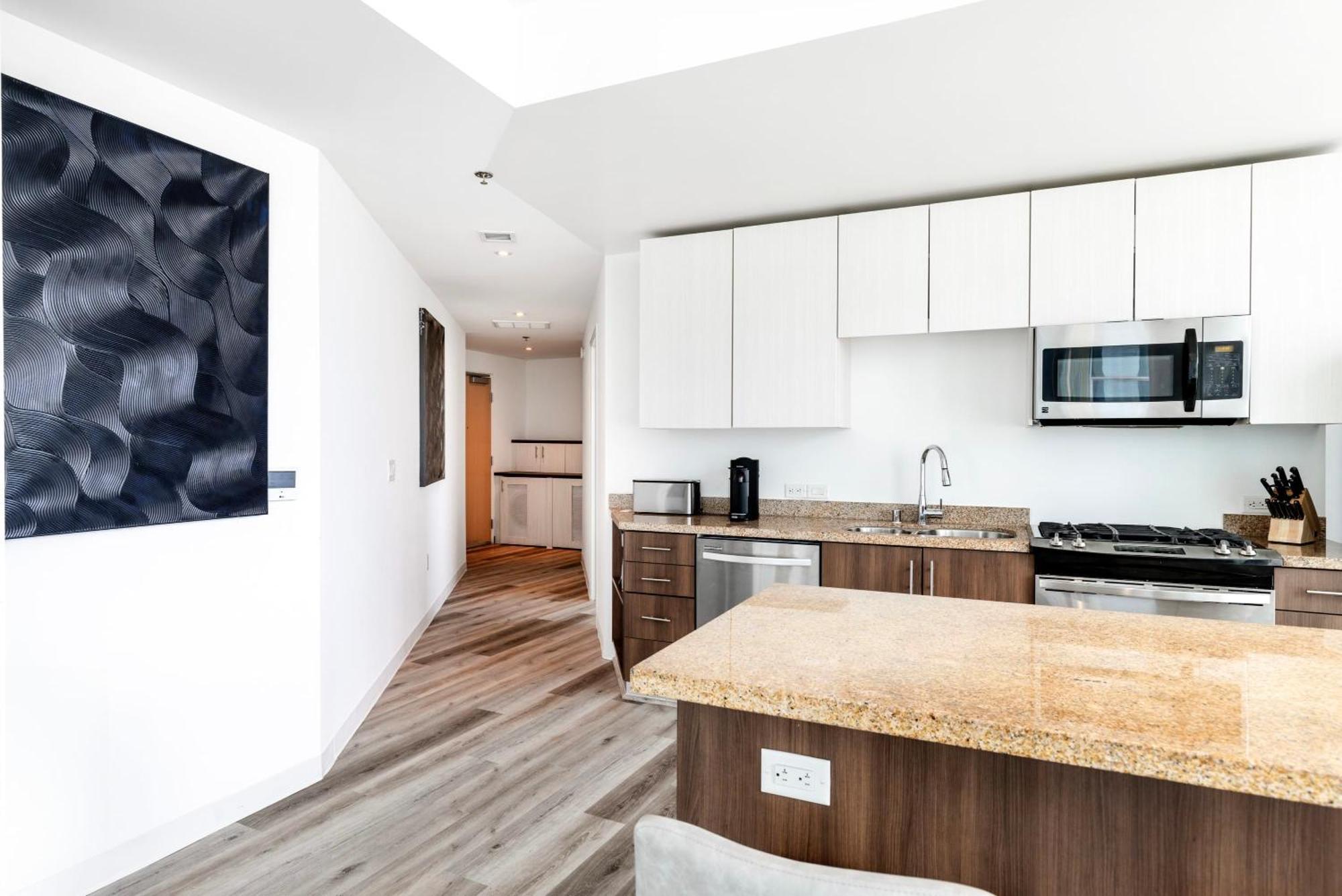 2br Luxury Highrise Retreat Vt *