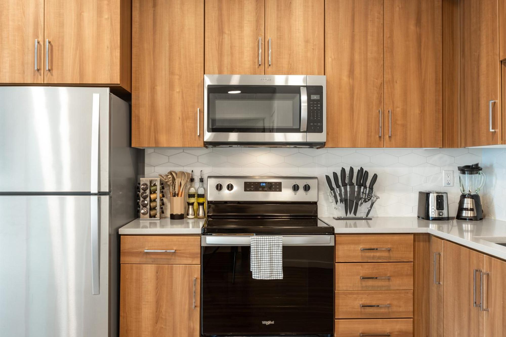 Beautiful 1br In Hollywood W Pool And Parking *