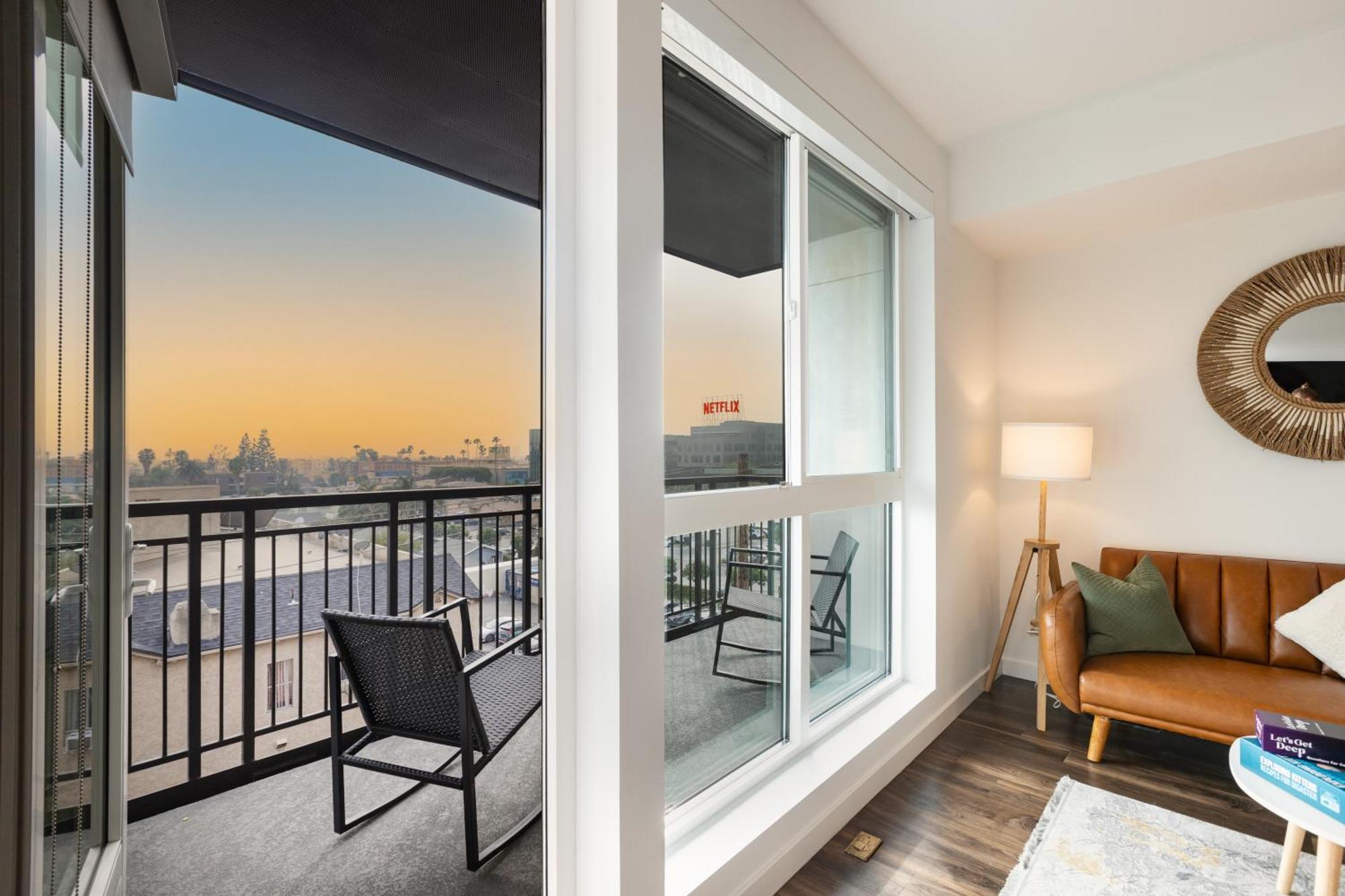 Beautiful 1br In Hollywood W Pool And Parking * Los Angeles