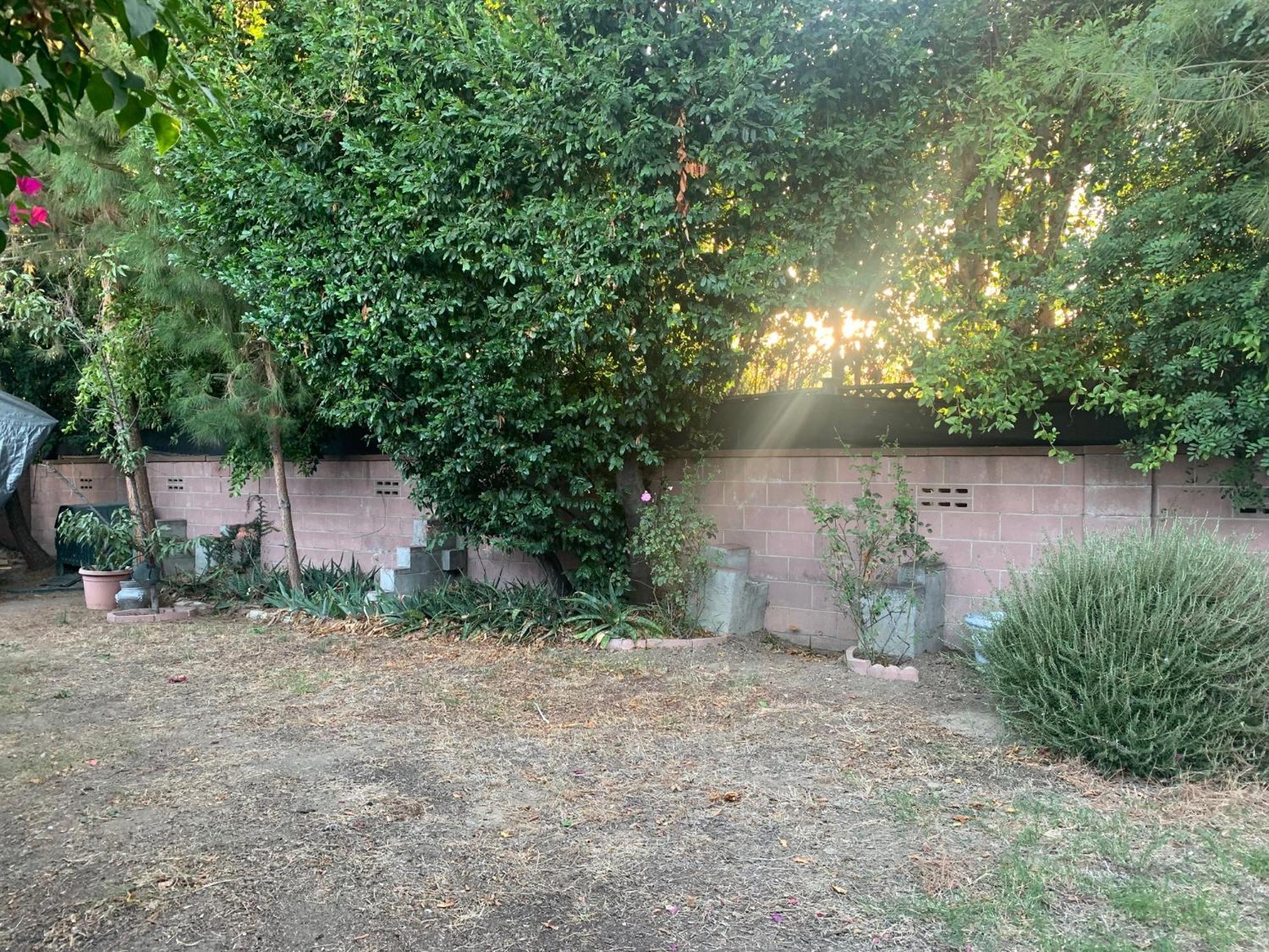 Art At 8509 Fullbright Avenue, Winnetka, Ca, 91306 Guest house