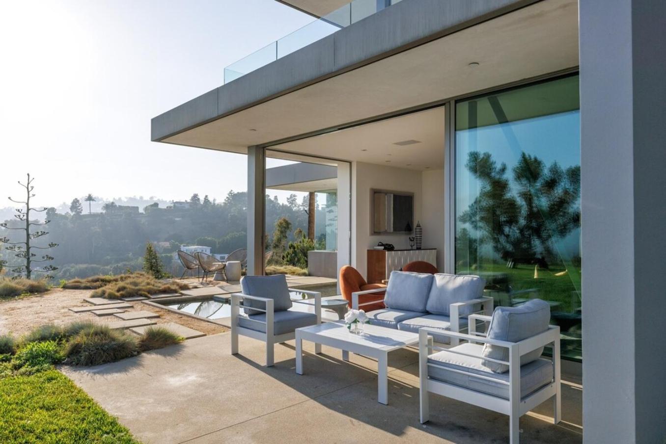 Vue Modern Villa