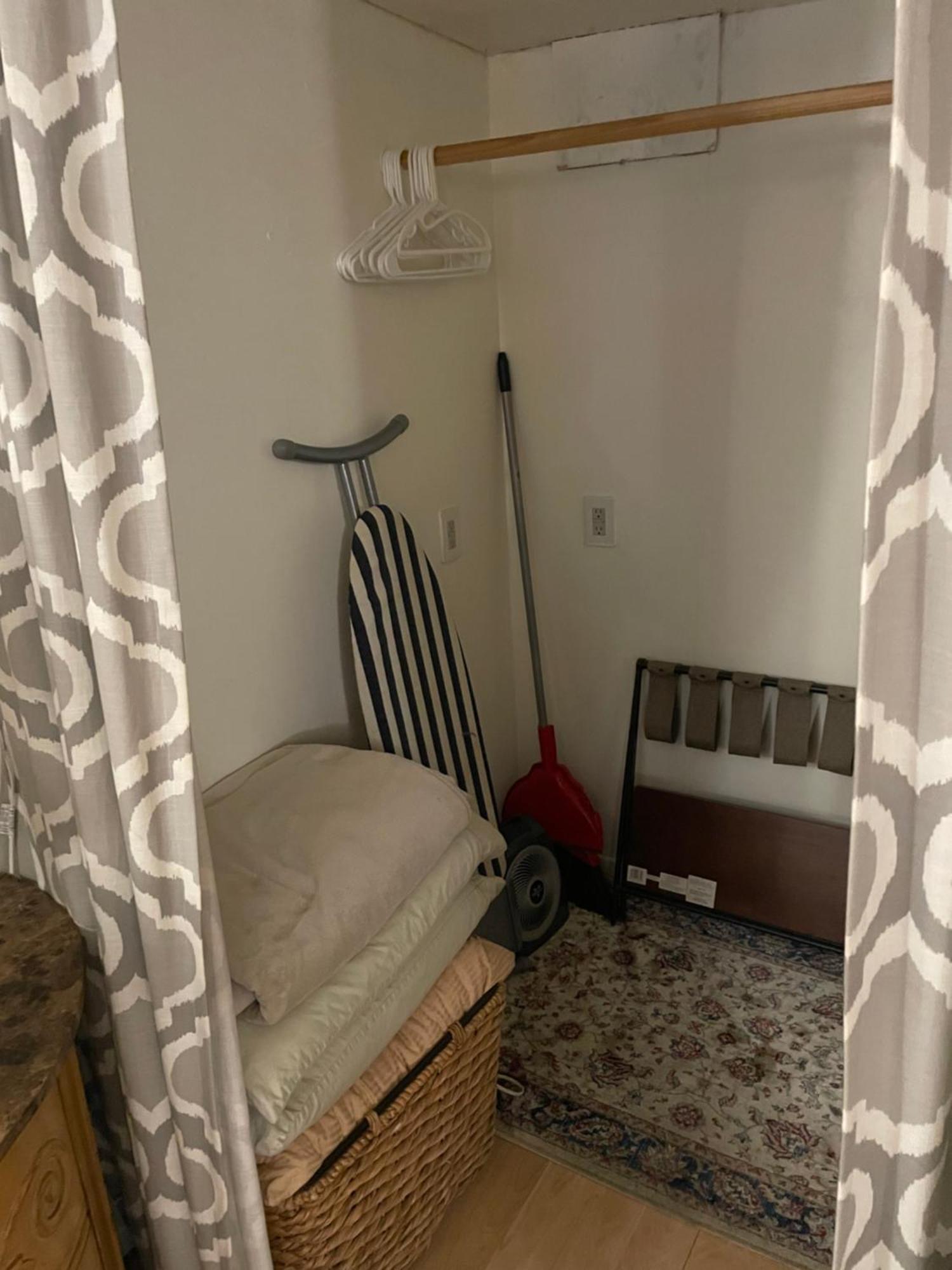 Guest house Near Universal