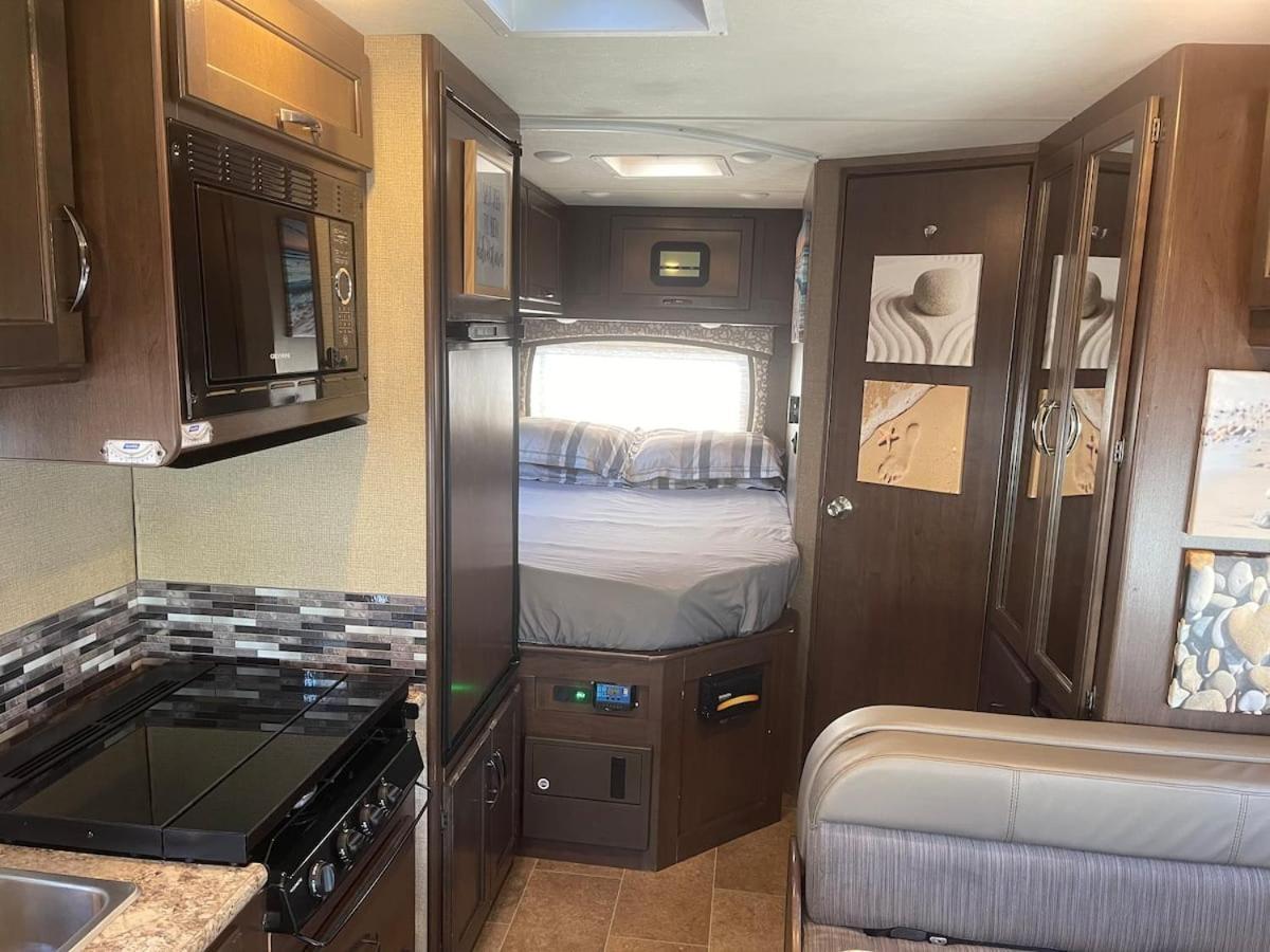 Aj-xl Rv