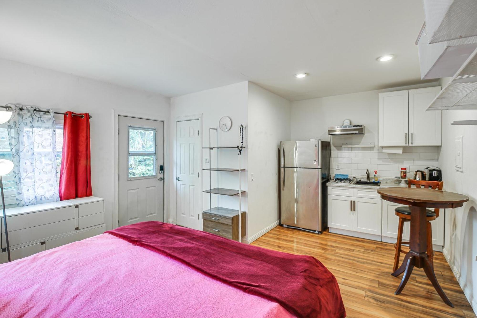 Pet-friendly San Pedro About 3 Mi To The Ocean!
