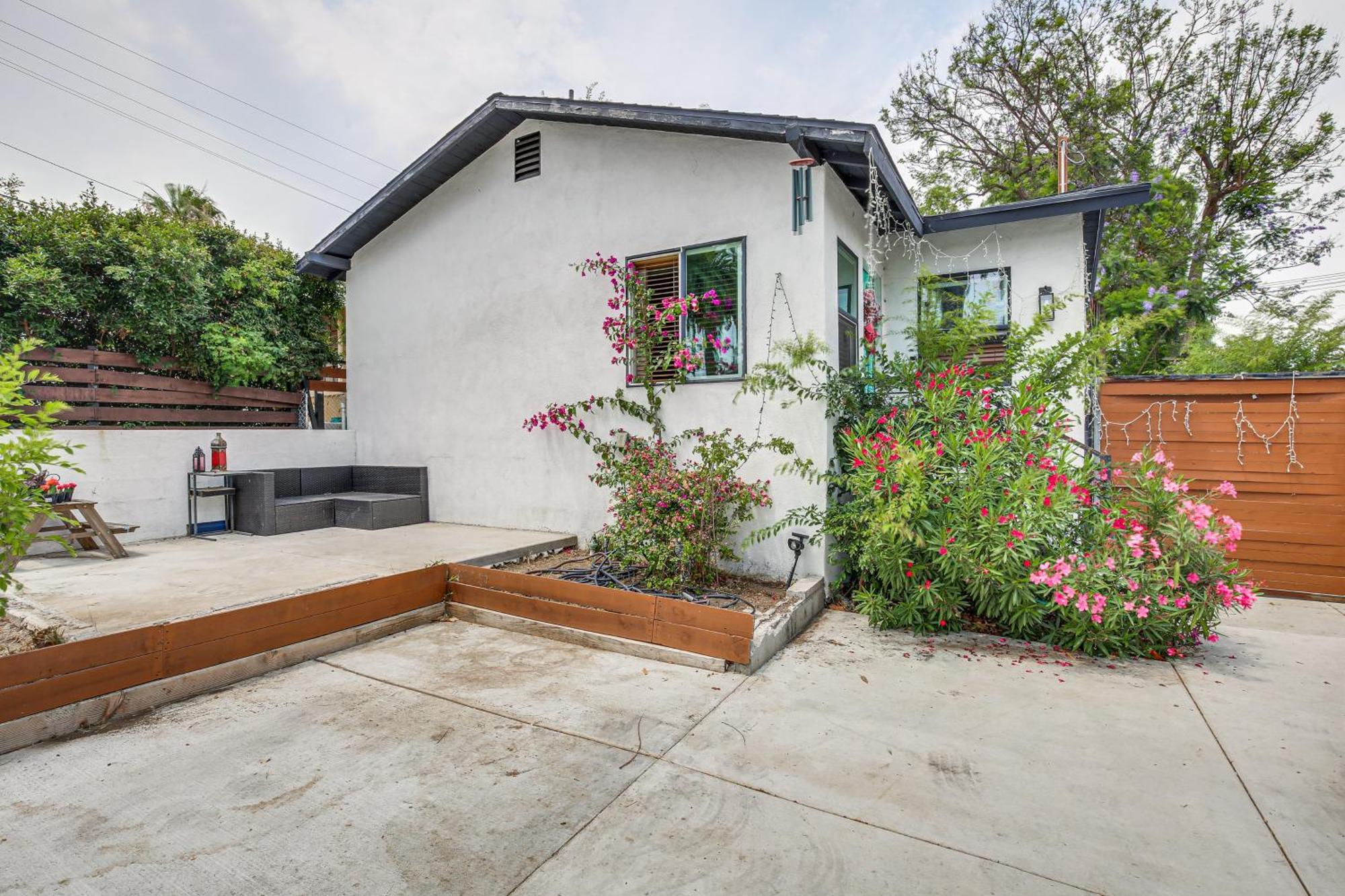 Pet-friendly San Pedro About 3 Mi To The Ocean! Apartment