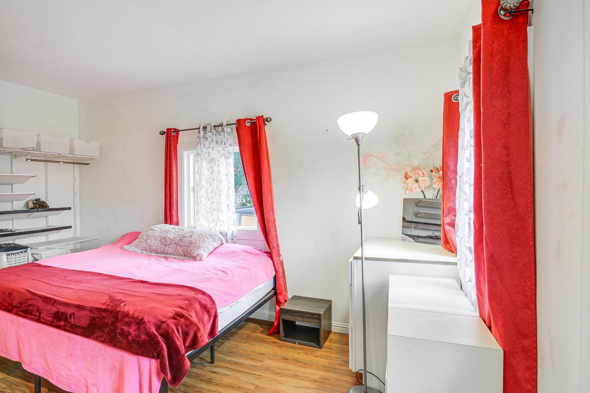 Pet-friendly San Pedro About 3 Mi To The Ocean!