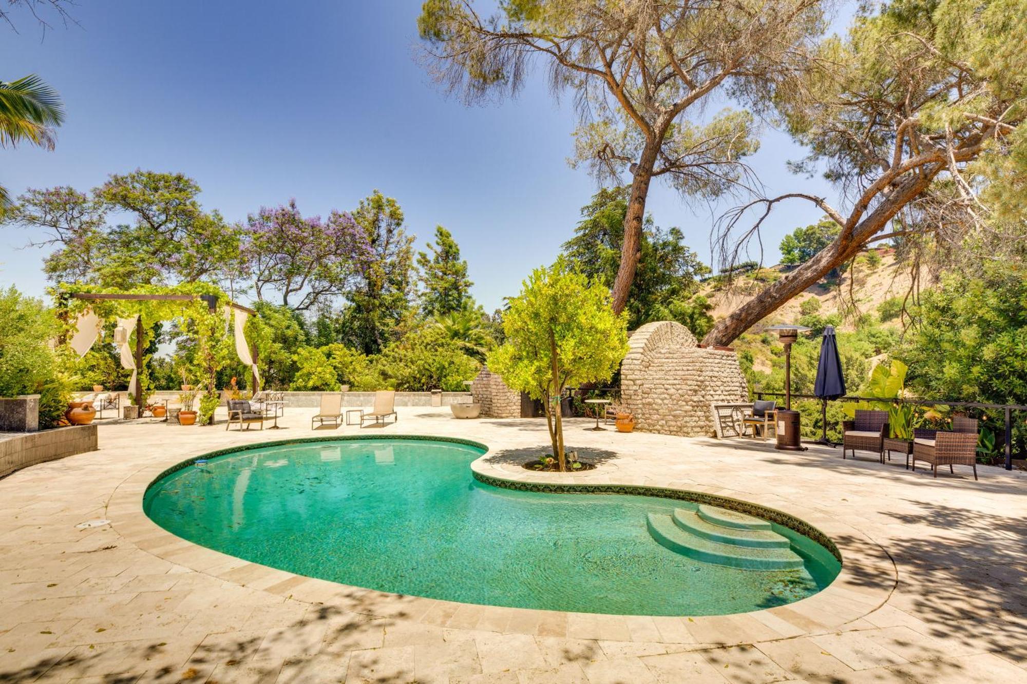 Apartment Sherman Oaks Hideaway Lush Grounds, Shared Pool!
