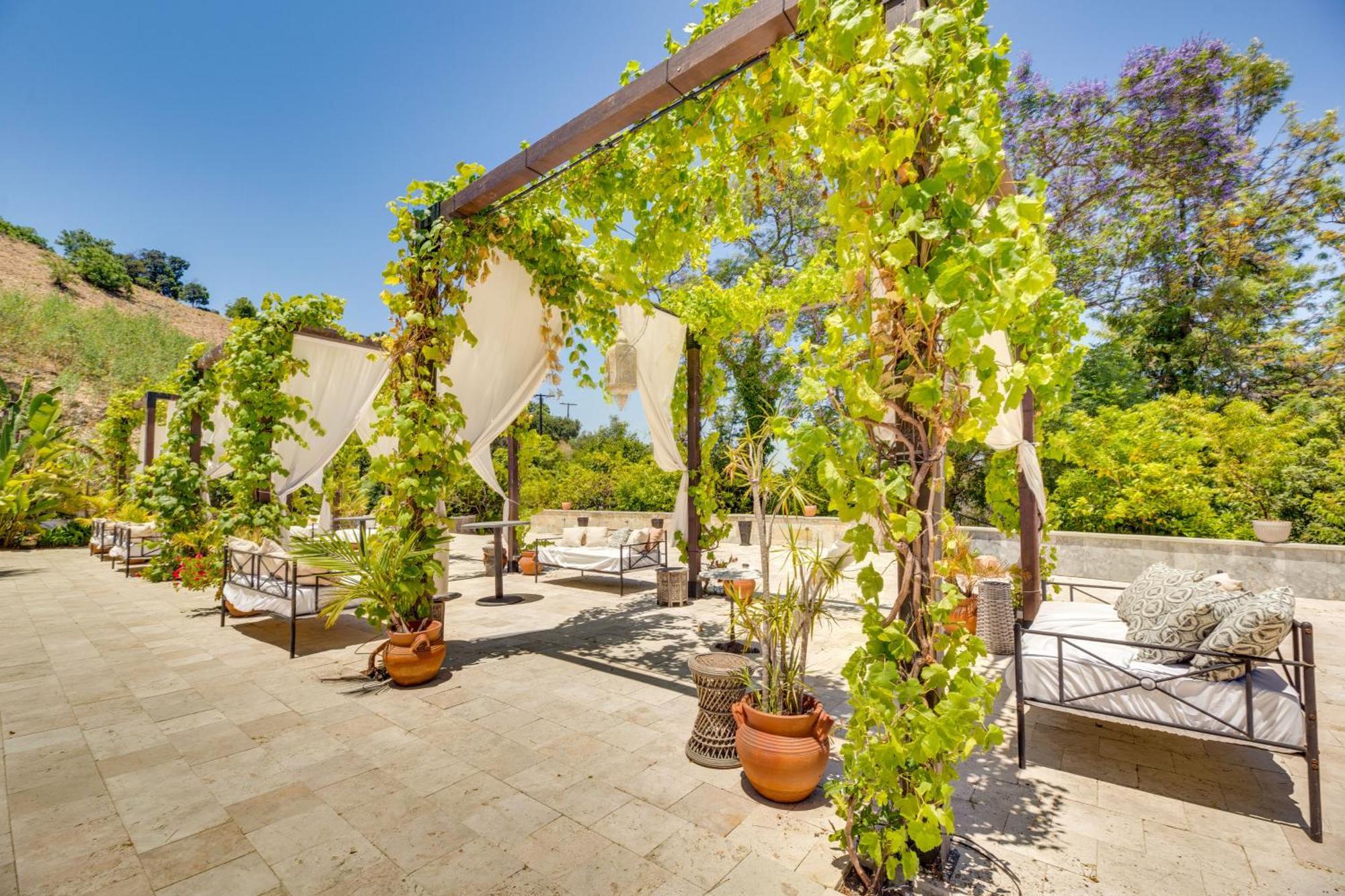 Apartment Sherman Oaks Hideaway Lush Grounds, Shared Pool! *