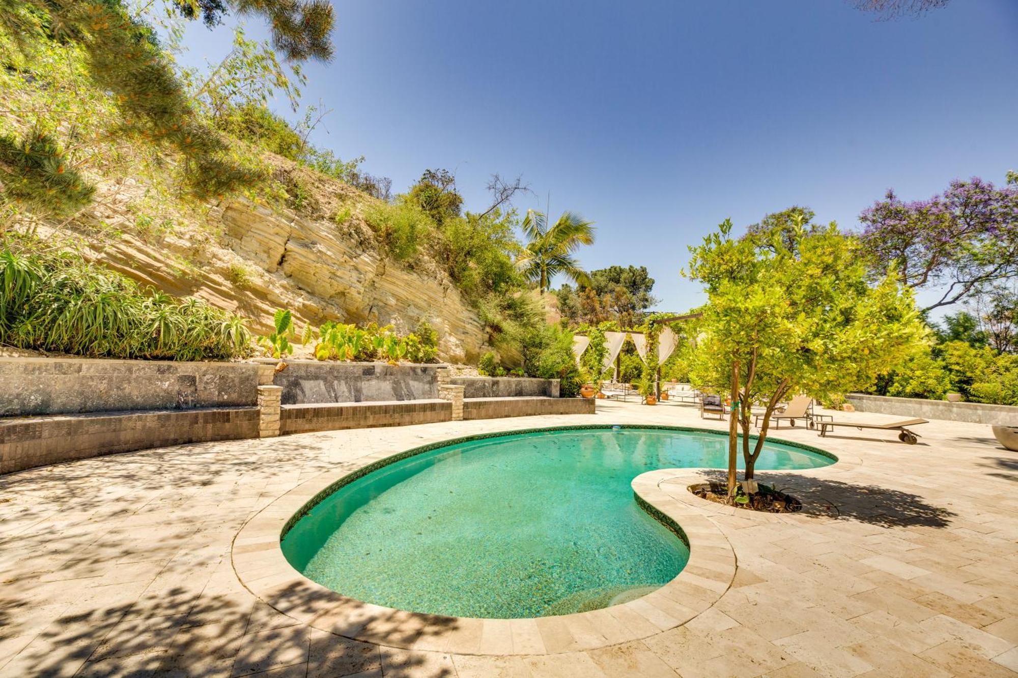 Sherman Oaks Hideaway Lush Grounds, Shared Pool! Los Angeles