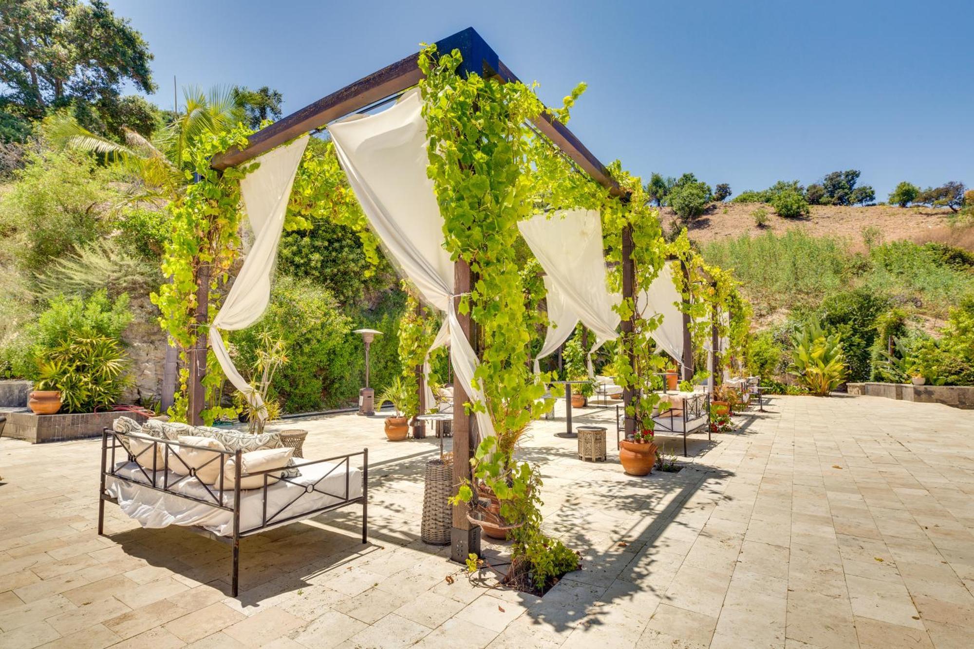 Sherman Oaks Hideaway Lush Grounds, Shared Pool! Apartamento