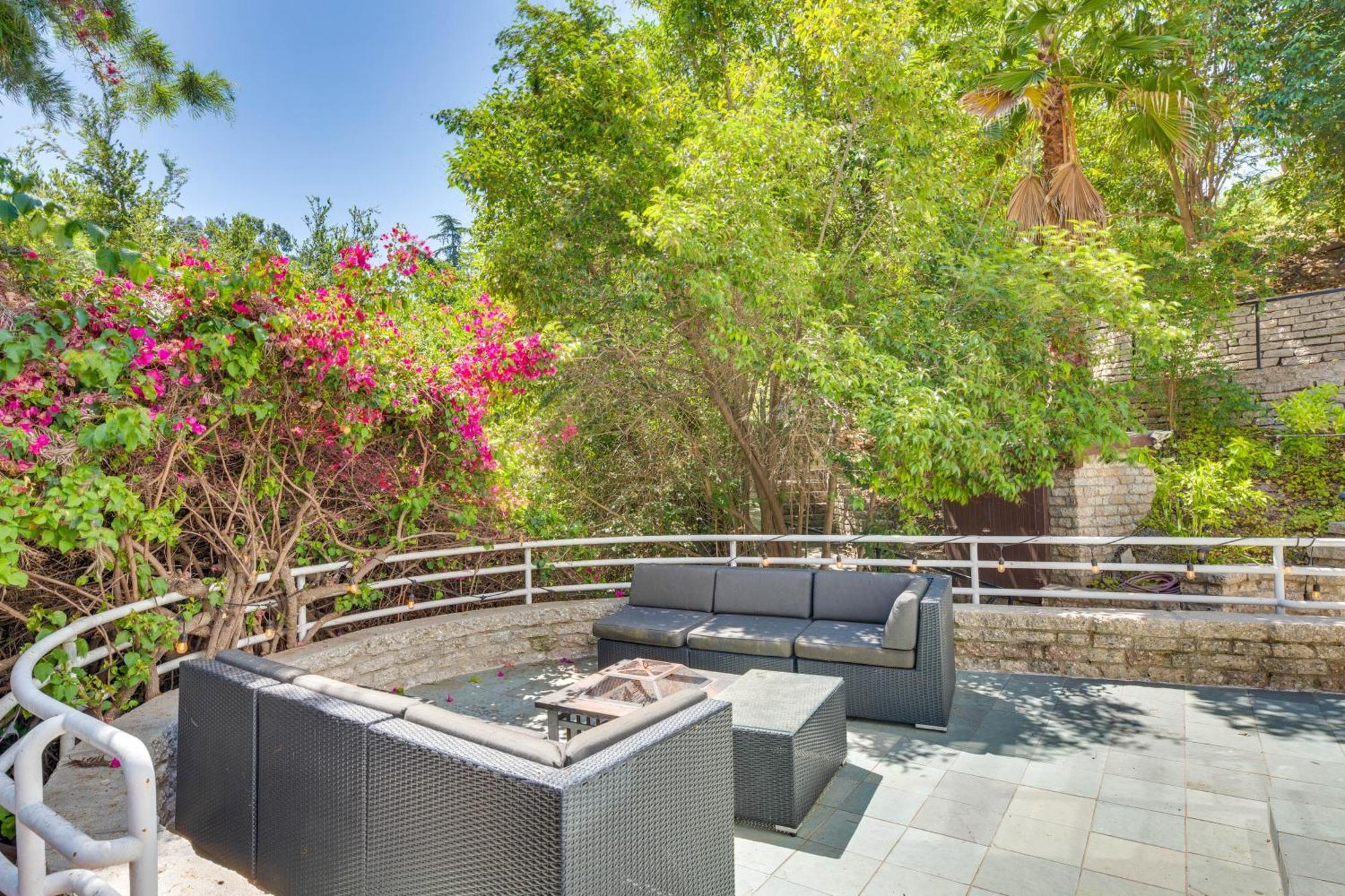 Sherman Oaks Hideaway Lush Grounds, Shared Pool! *