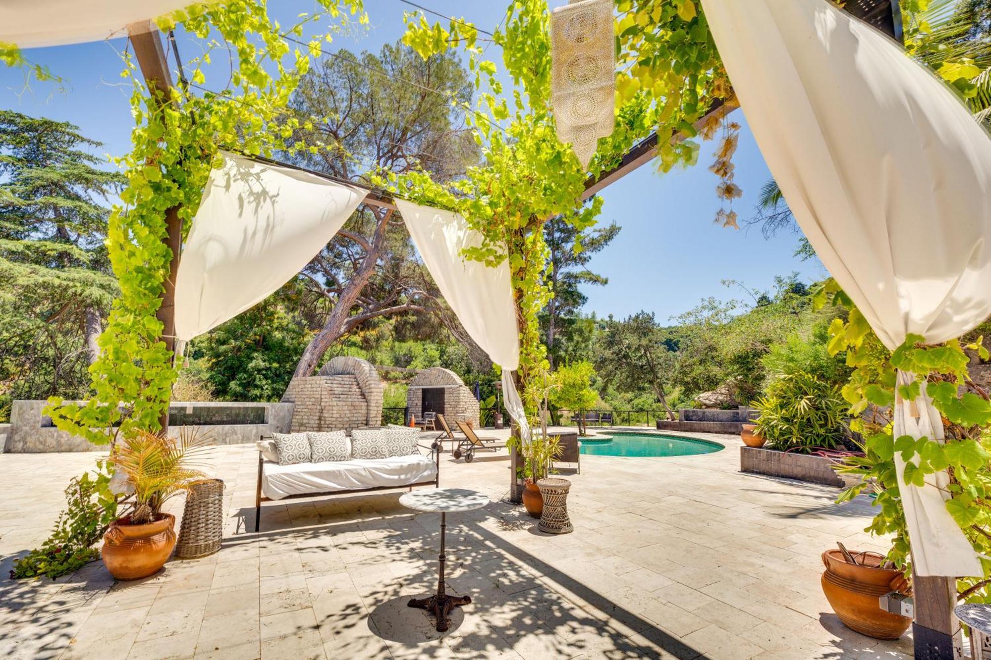 Apartment Sherman Oaks Hideaway Lush Grounds, Shared Pool!
