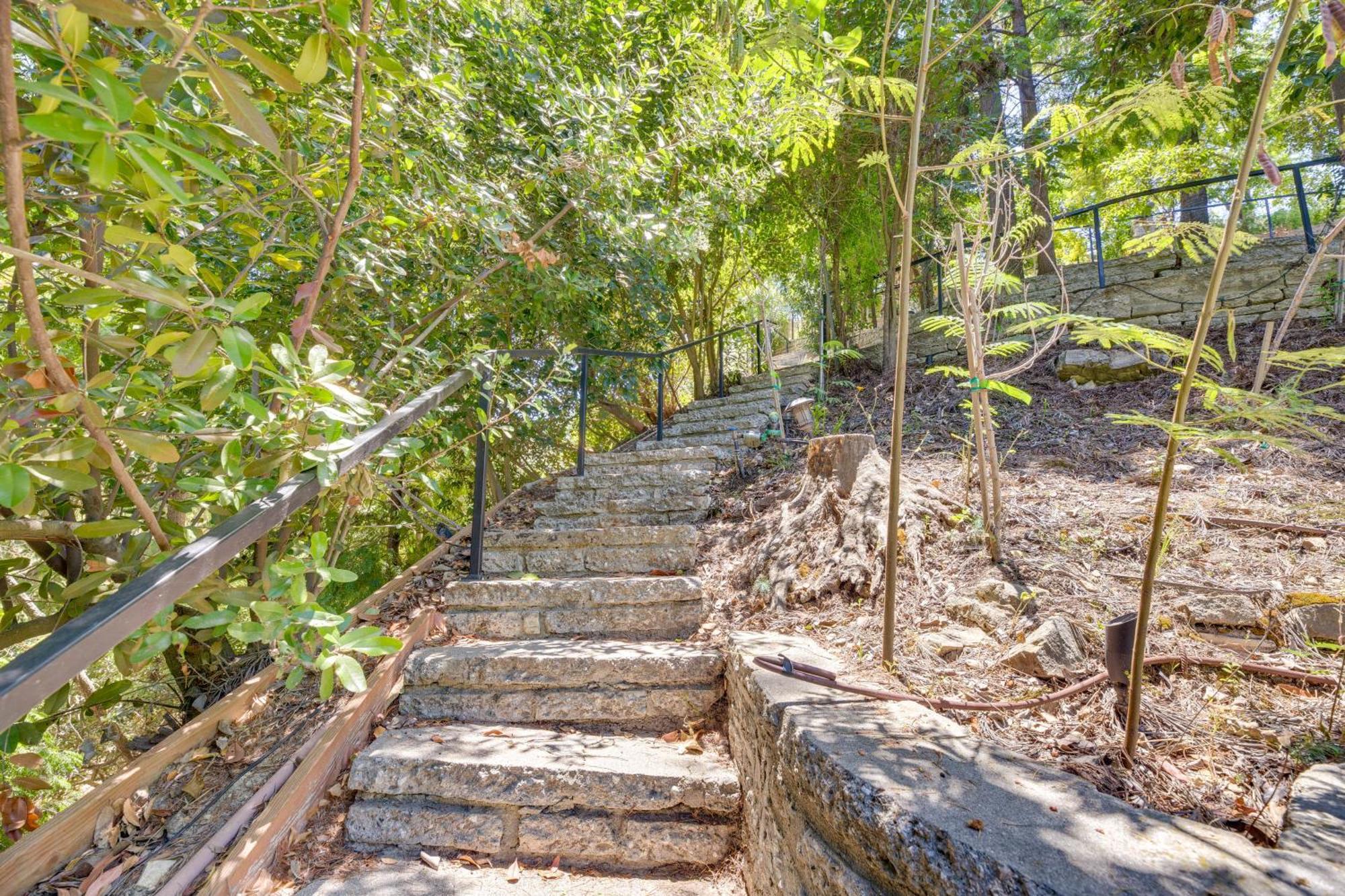 Sherman Oaks Hideaway Lush Grounds, Shared Pool! Apartamento Los Angeles