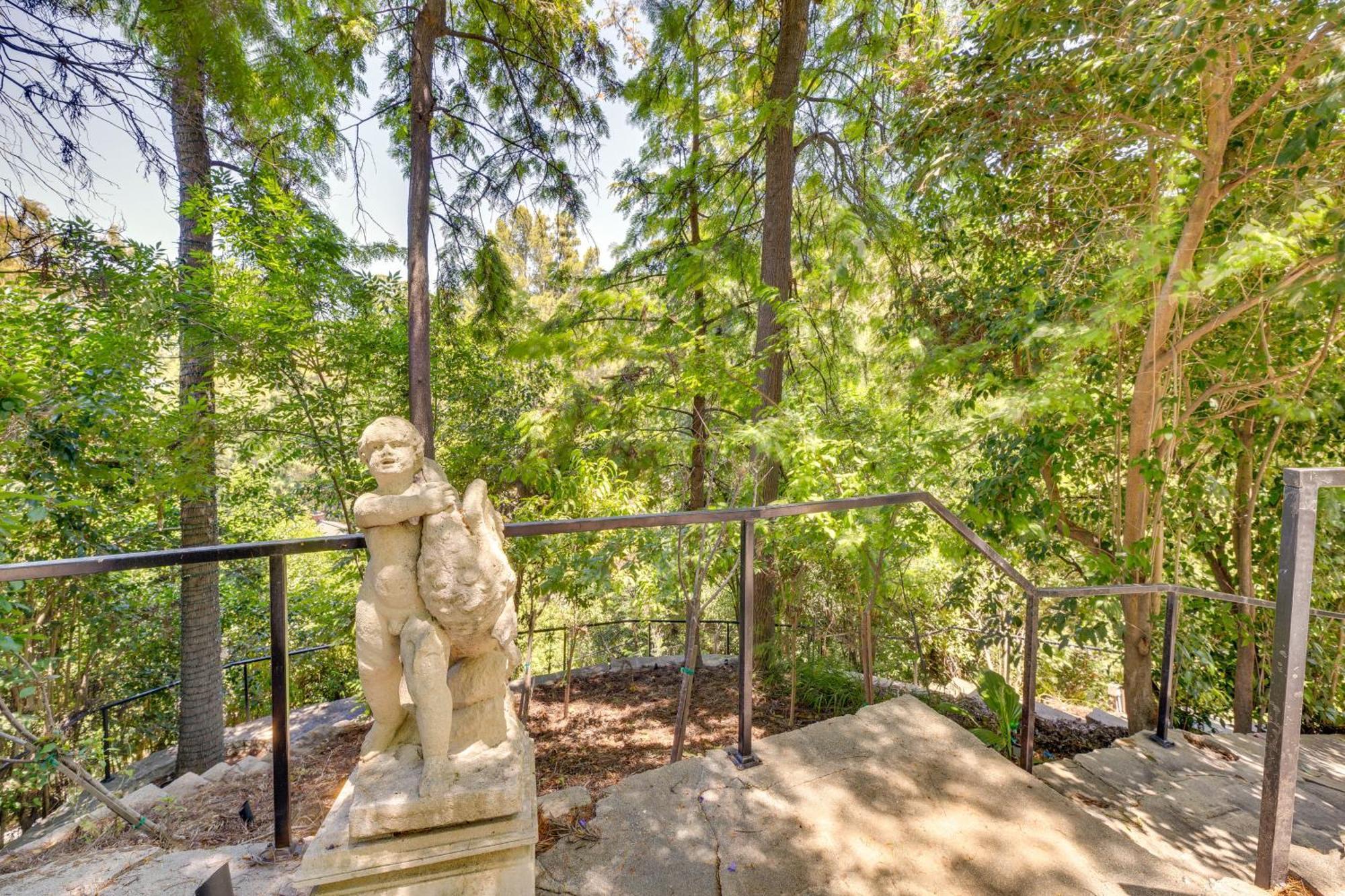 Sherman Oaks Hideaway Lush Grounds, Shared Pool! Los Angeles