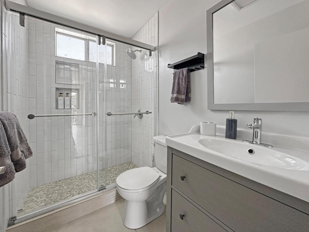Discount For 30 Days In Culver Apartment *