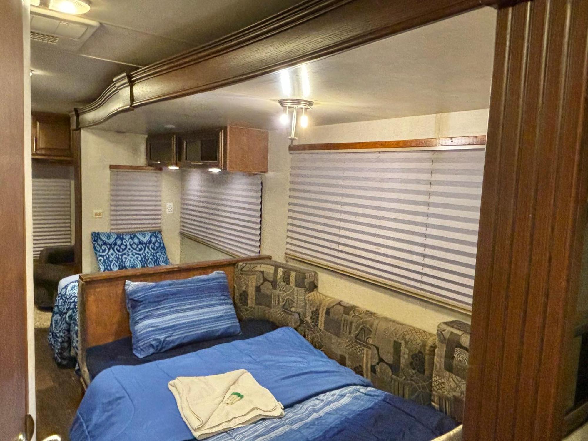 In Modern Rv Trailer * Los Angeles