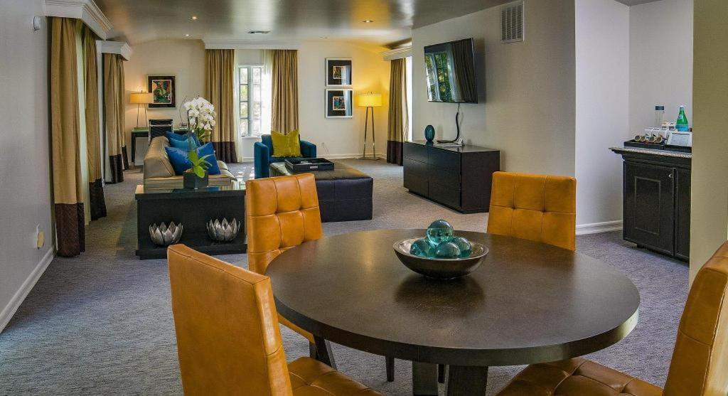 Sunset Marquis & 4*
