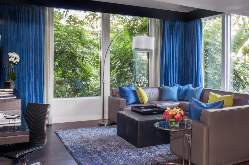 Sunset Marquis & 4*