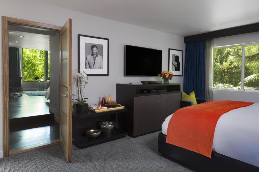 Sunset Marquis & 4*