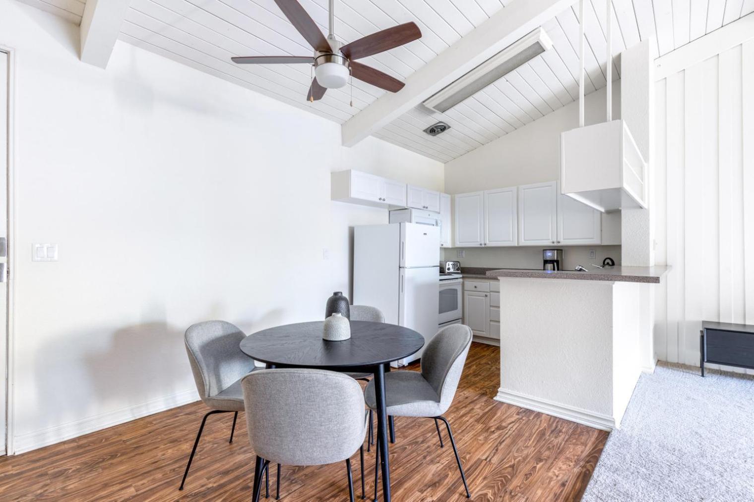 Culver 2br W Gym Pool Nr Shops Lax-344 *