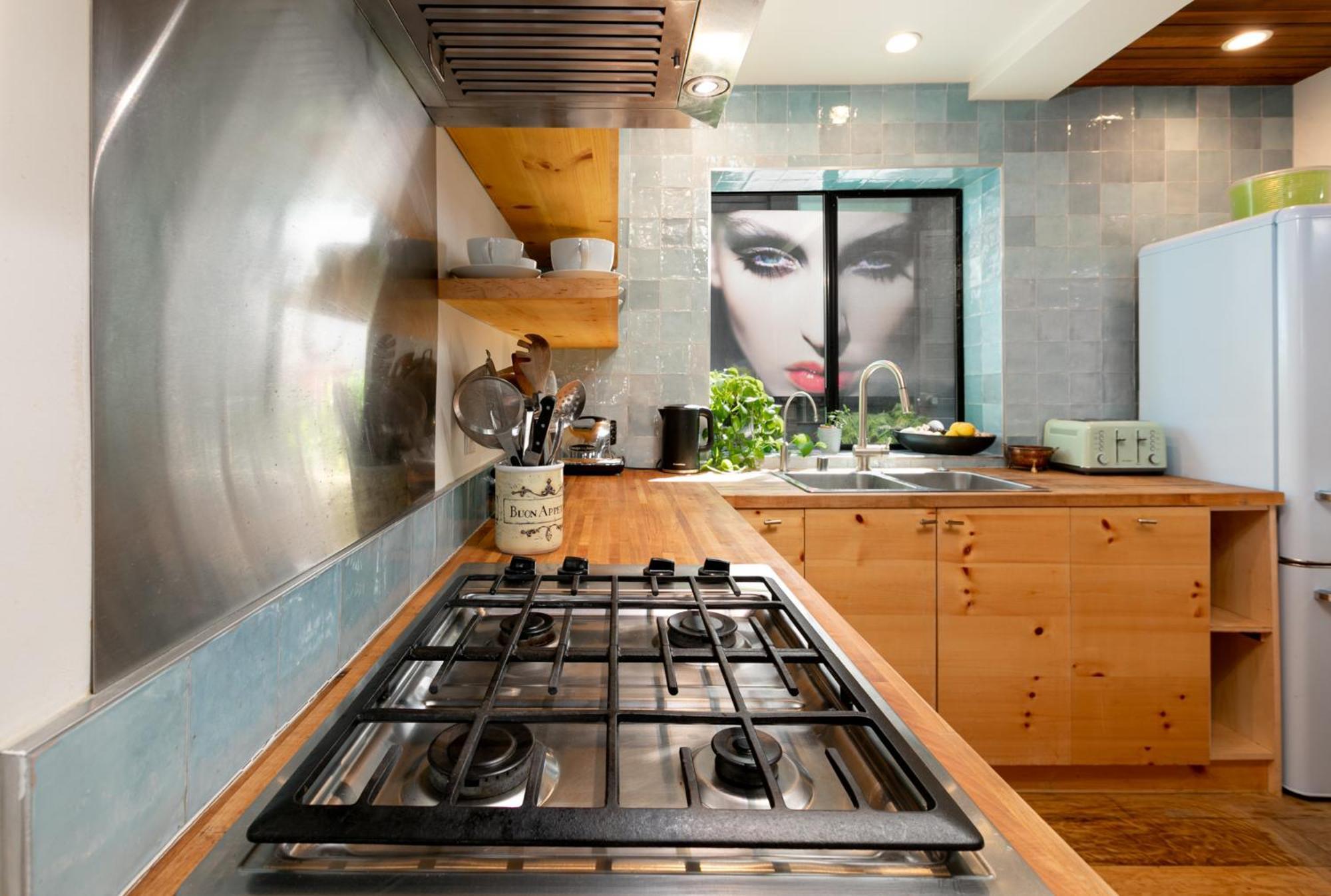 Venice Beach Bungalow By Artspace Locations *